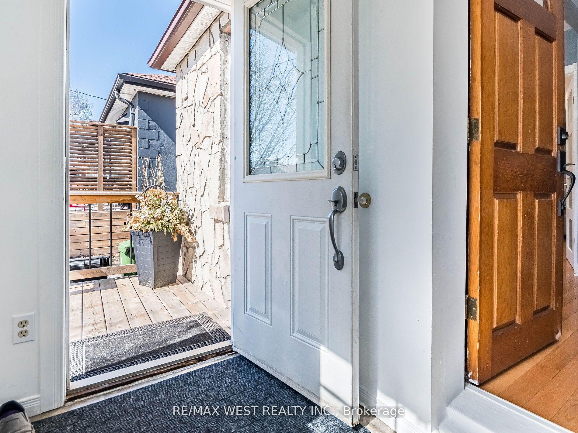 Photo 6 of 76 Laburnham Avenue, Etobicoke, Long Branch — HOMEH