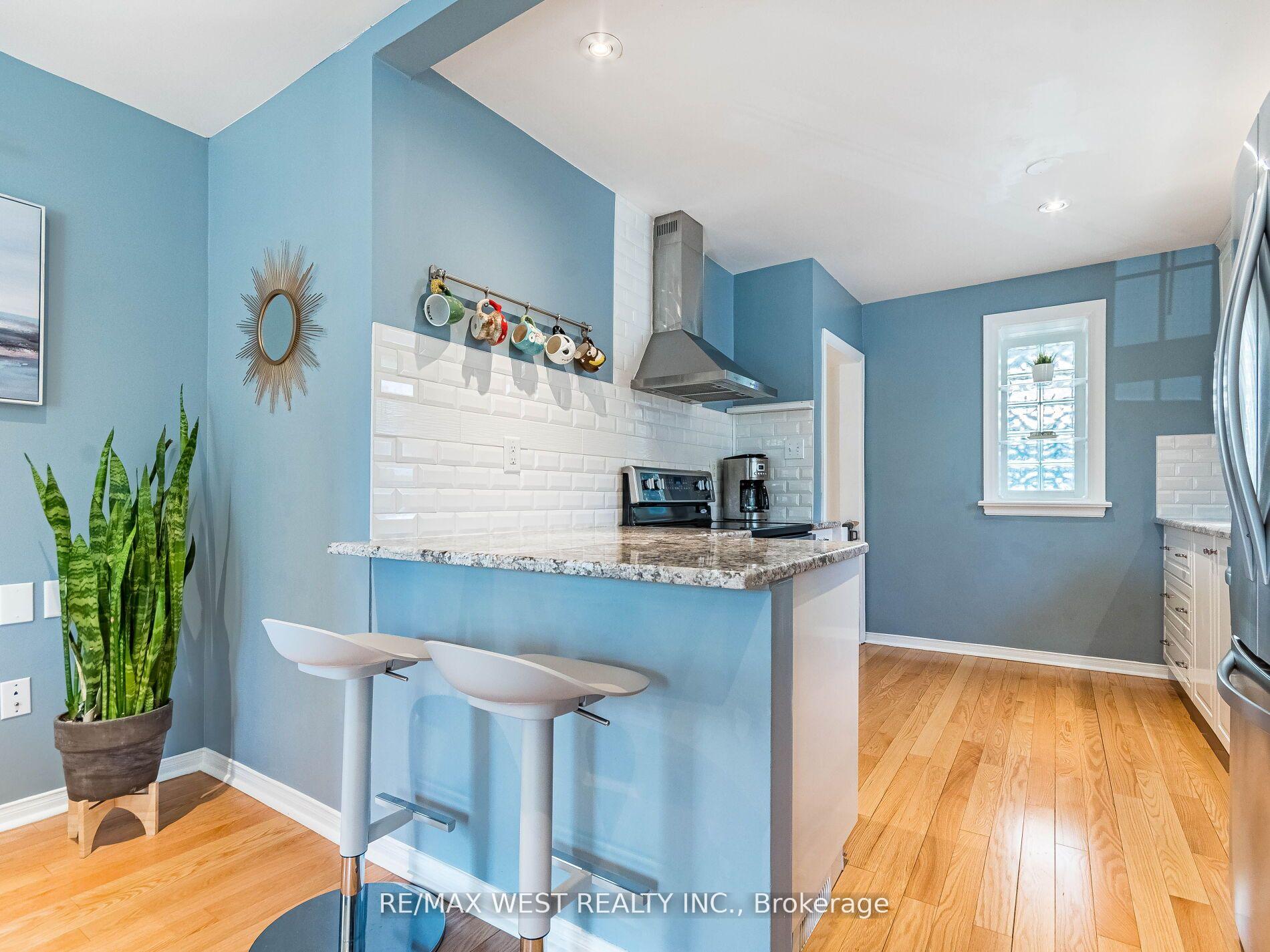 Photo 19 of 76 Laburnham Avenue, Etobicoke, Long Branch — HOMEH