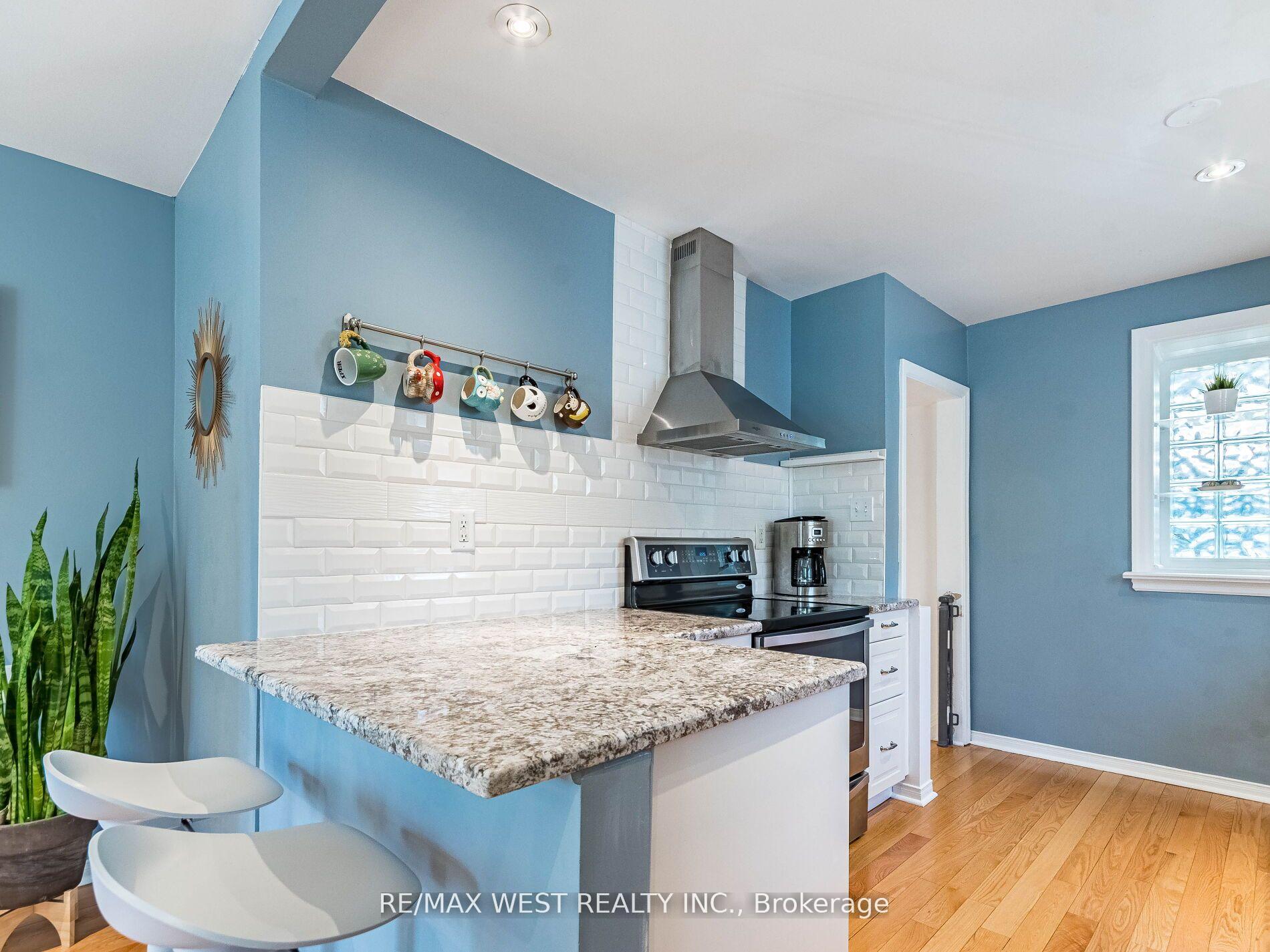 Photo 20 of 76 Laburnham Avenue, Etobicoke, Long Branch — HOMEH
