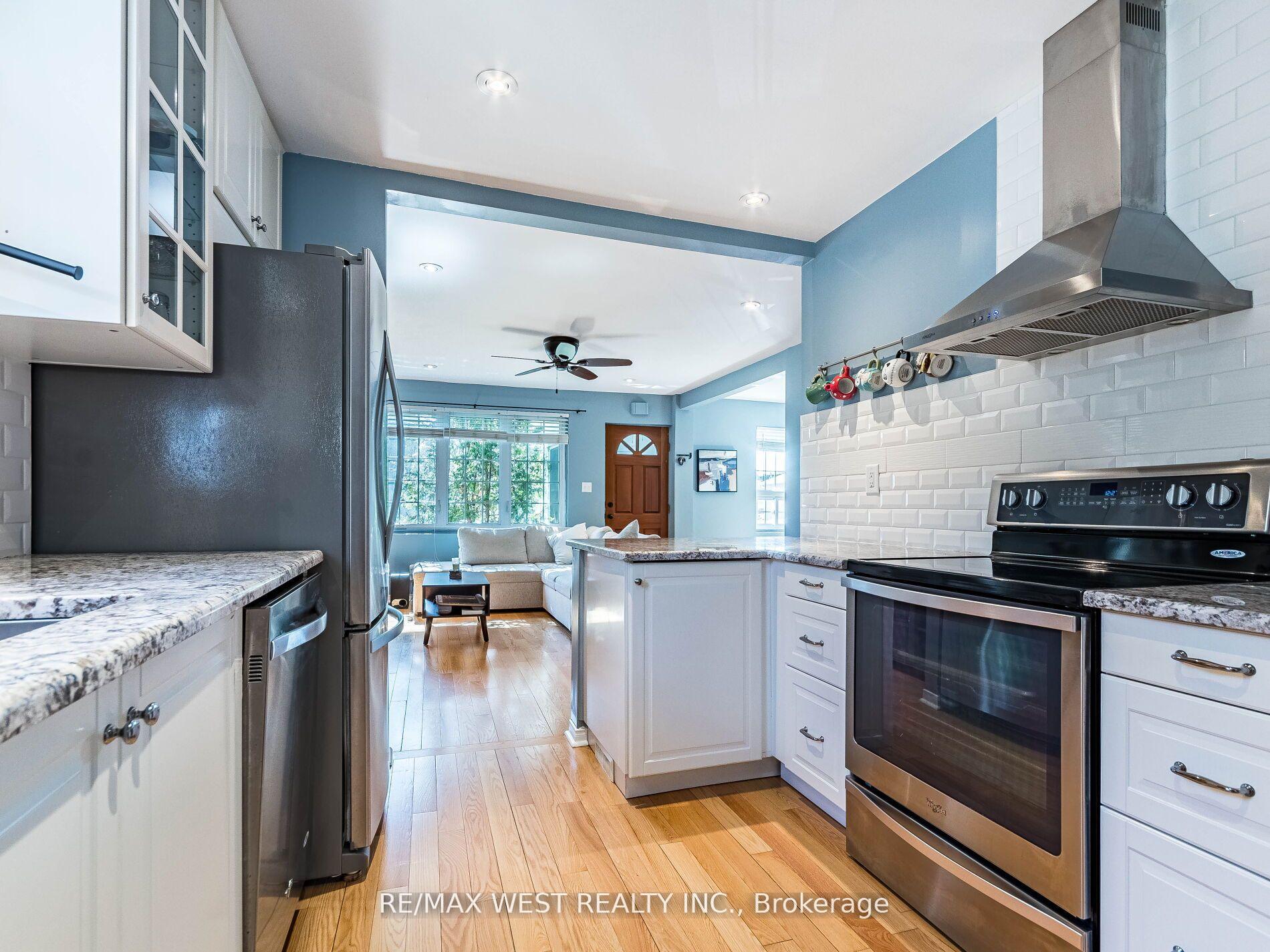 Photo 24 of 76 Laburnham Avenue, Etobicoke, Long Branch — HOMEH