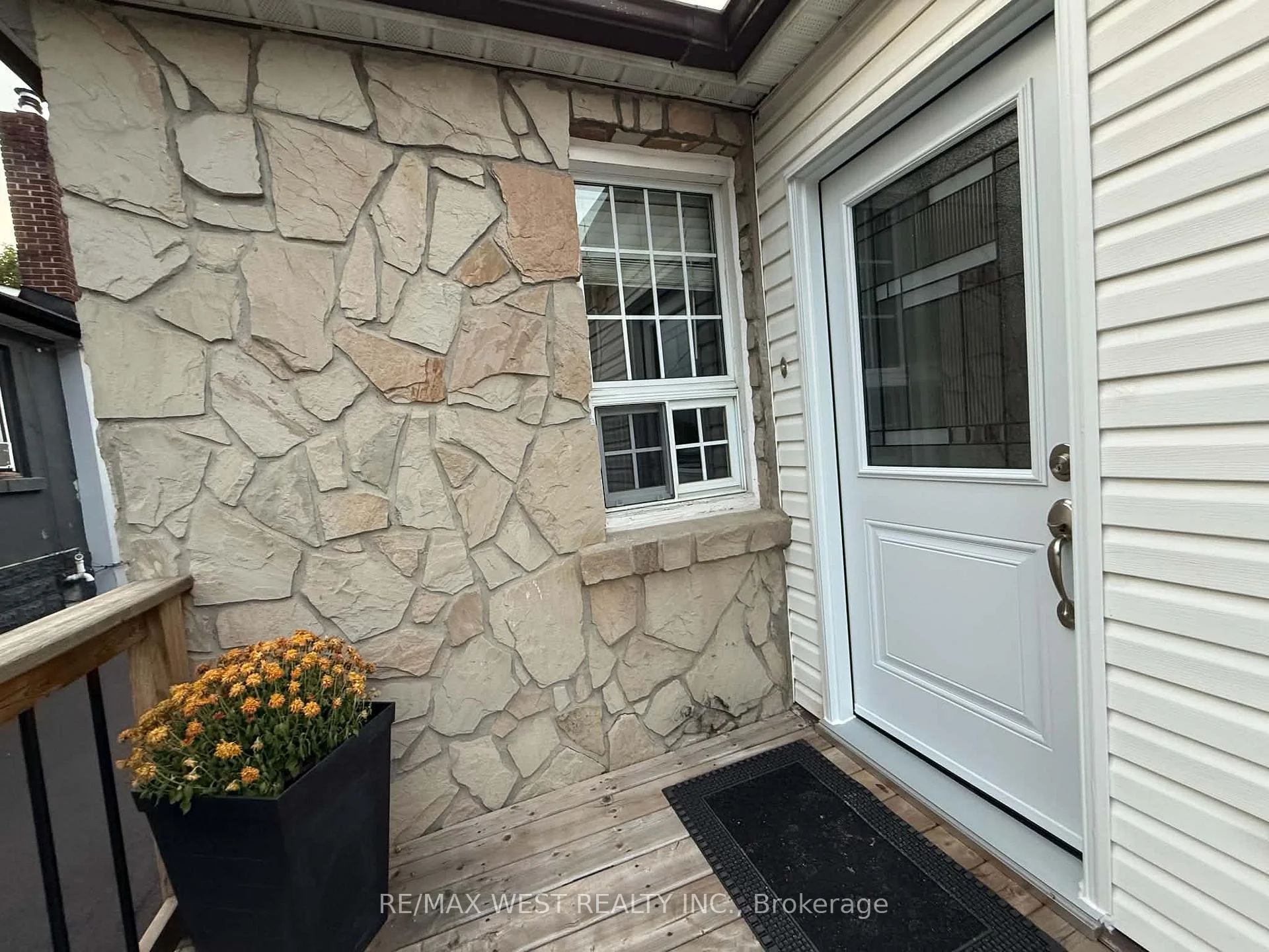 Photo 5 of 76 Laburnham Avenue, Etobicoke, Long Branch — HOMEH