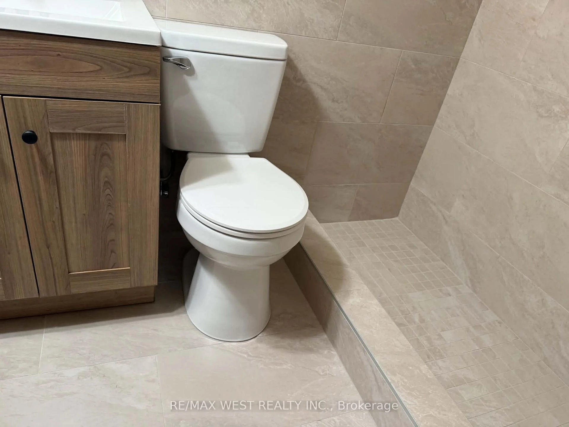 Photo 36 of 76 Laburnham Avenue, Etobicoke, Long Branch — HOMEH