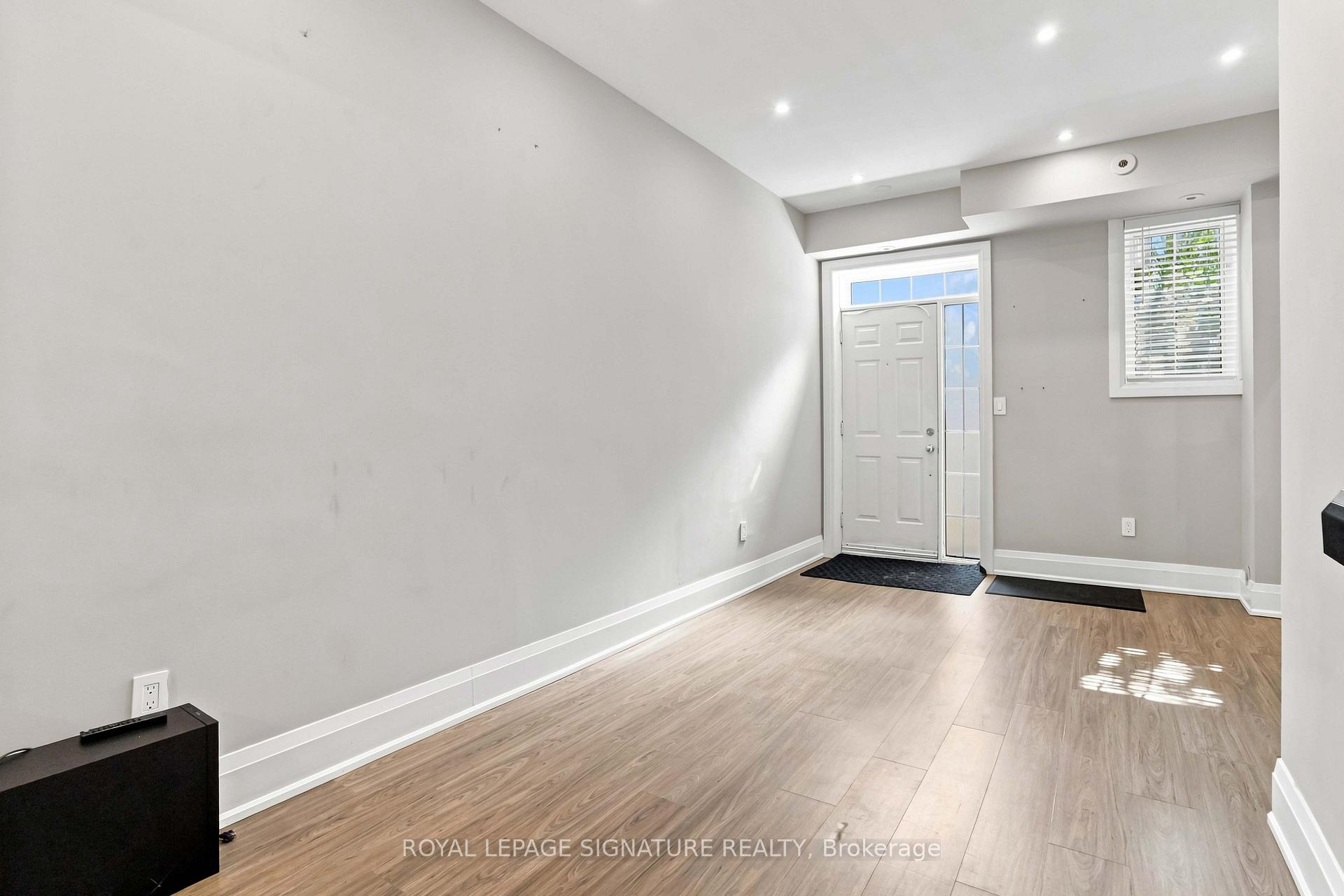 Photo 2 of Unit 9, 605 Shoreline Drive, Mississauga, Cooksville — HOMEH