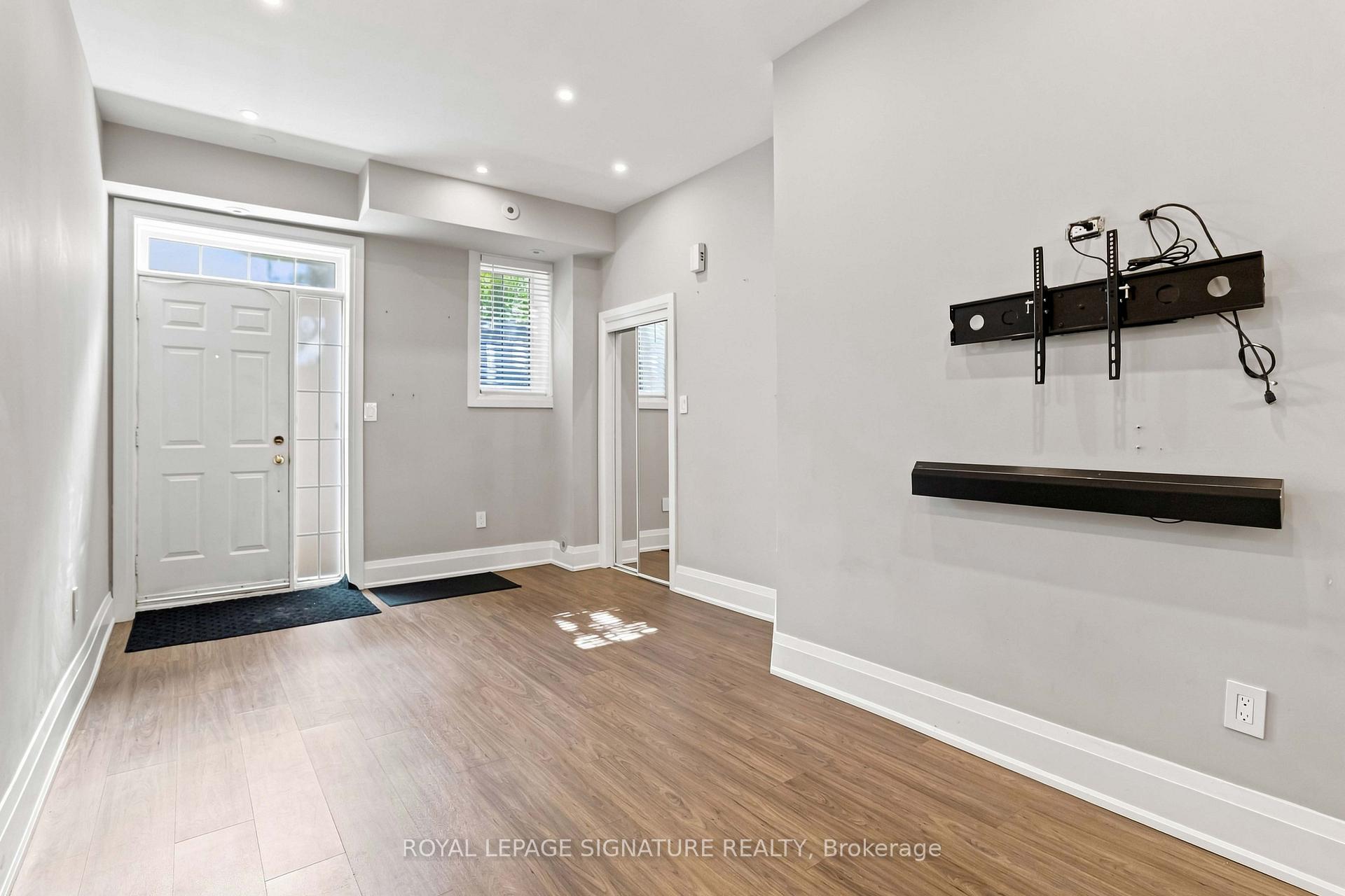 Photo 3 of Unit 9, 605 Shoreline Drive, Mississauga, Cooksville — HOMEH