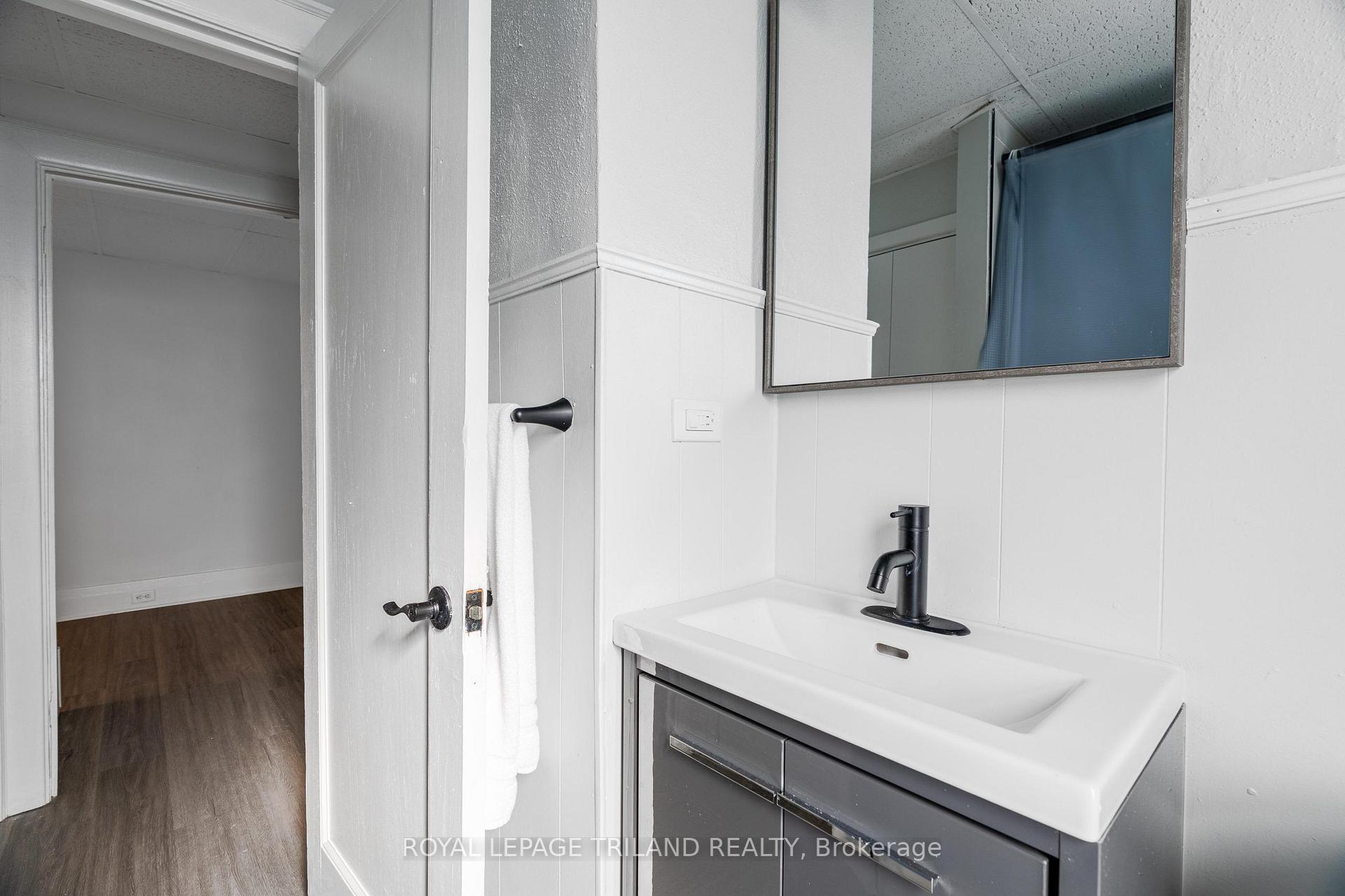 Photo 16 of Unit 9, 425 Mckenzie Avenue, London, South F — HOMEH