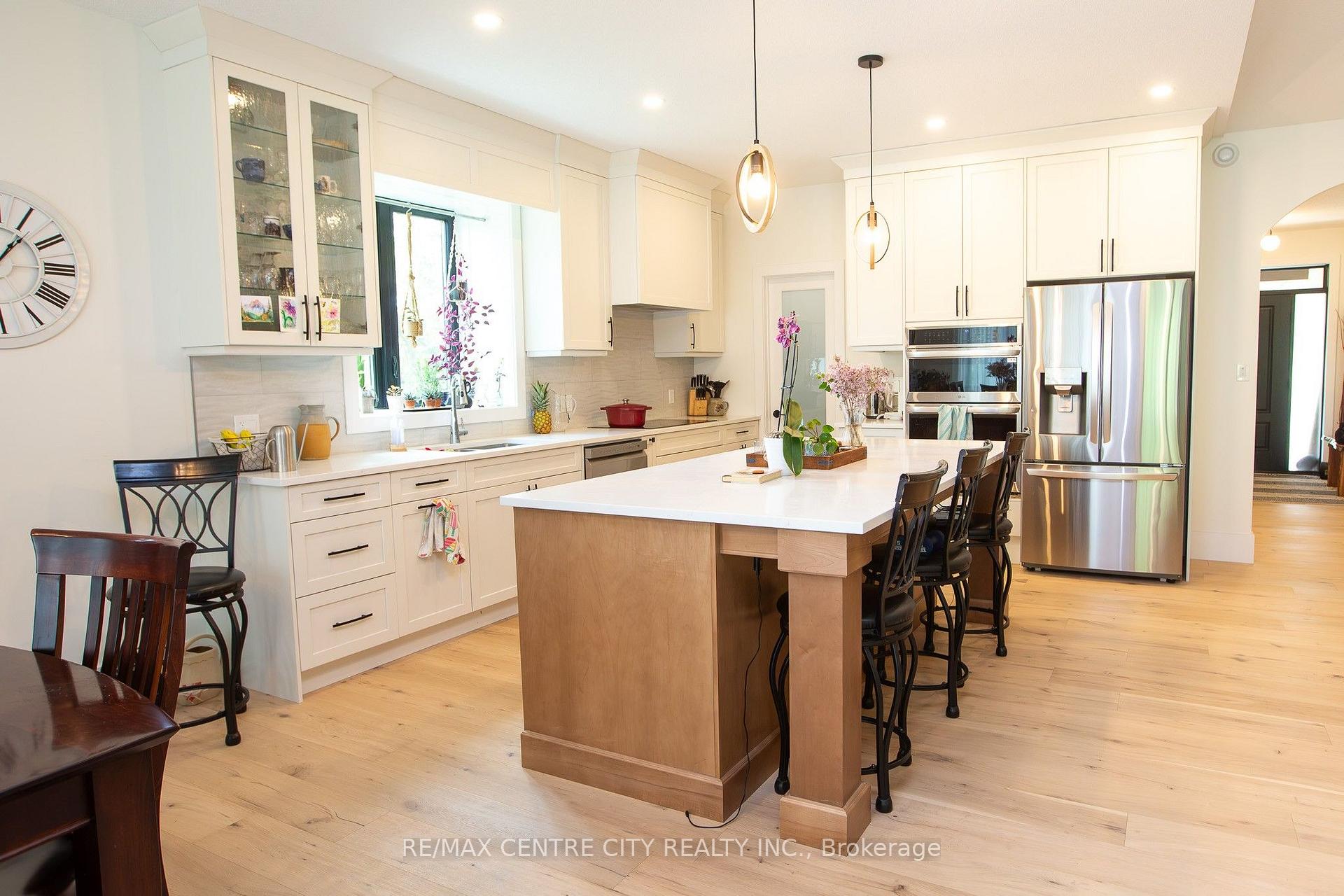 Photo 3 of 273 Foxborough Place, Thames Centre, Thorndale — HOMEH