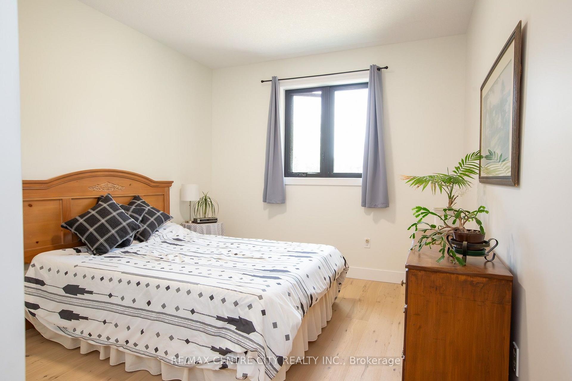Photo 15 of 273 Foxborough Place, Thames Centre, Thorndale — HOMEH
