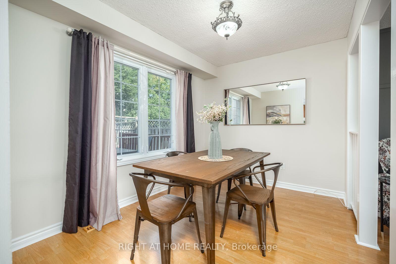 Photo 24 of 54 Niagara Place, Brampton, Westgate — HOMEH