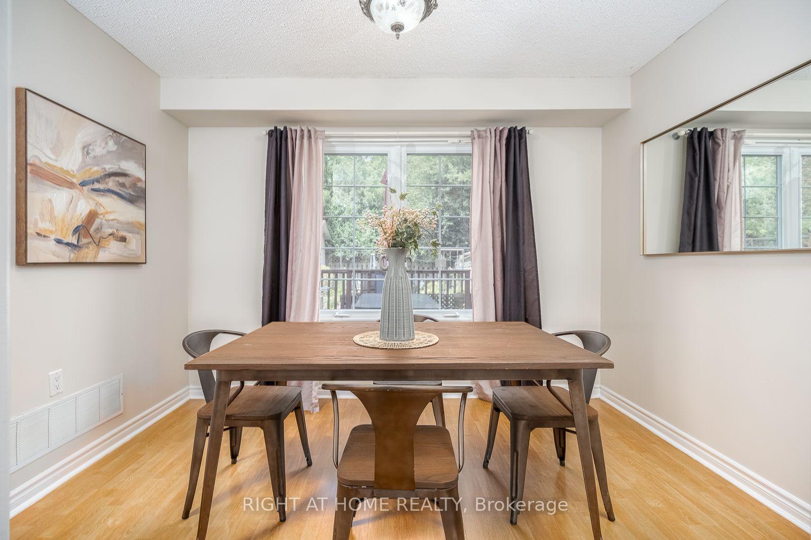 Photo 26 of 54 Niagara Place, Brampton, Westgate — HOMEH