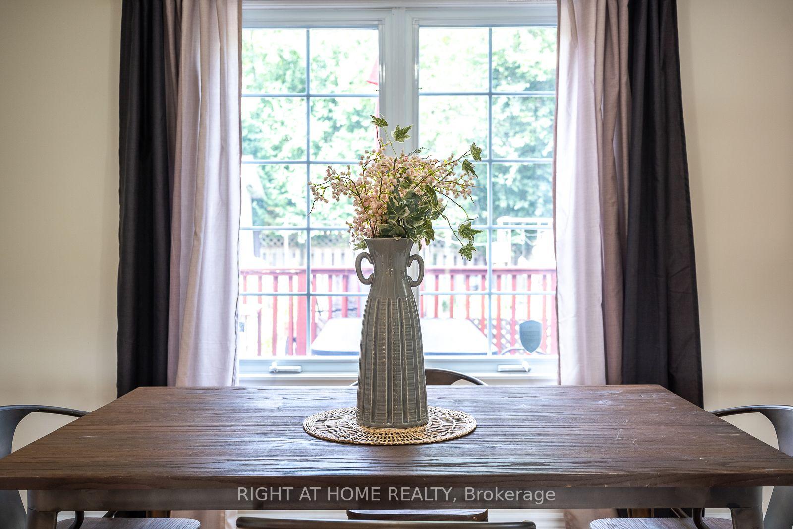 Photo 28 of 54 Niagara Place, Brampton, Westgate — HOMEH