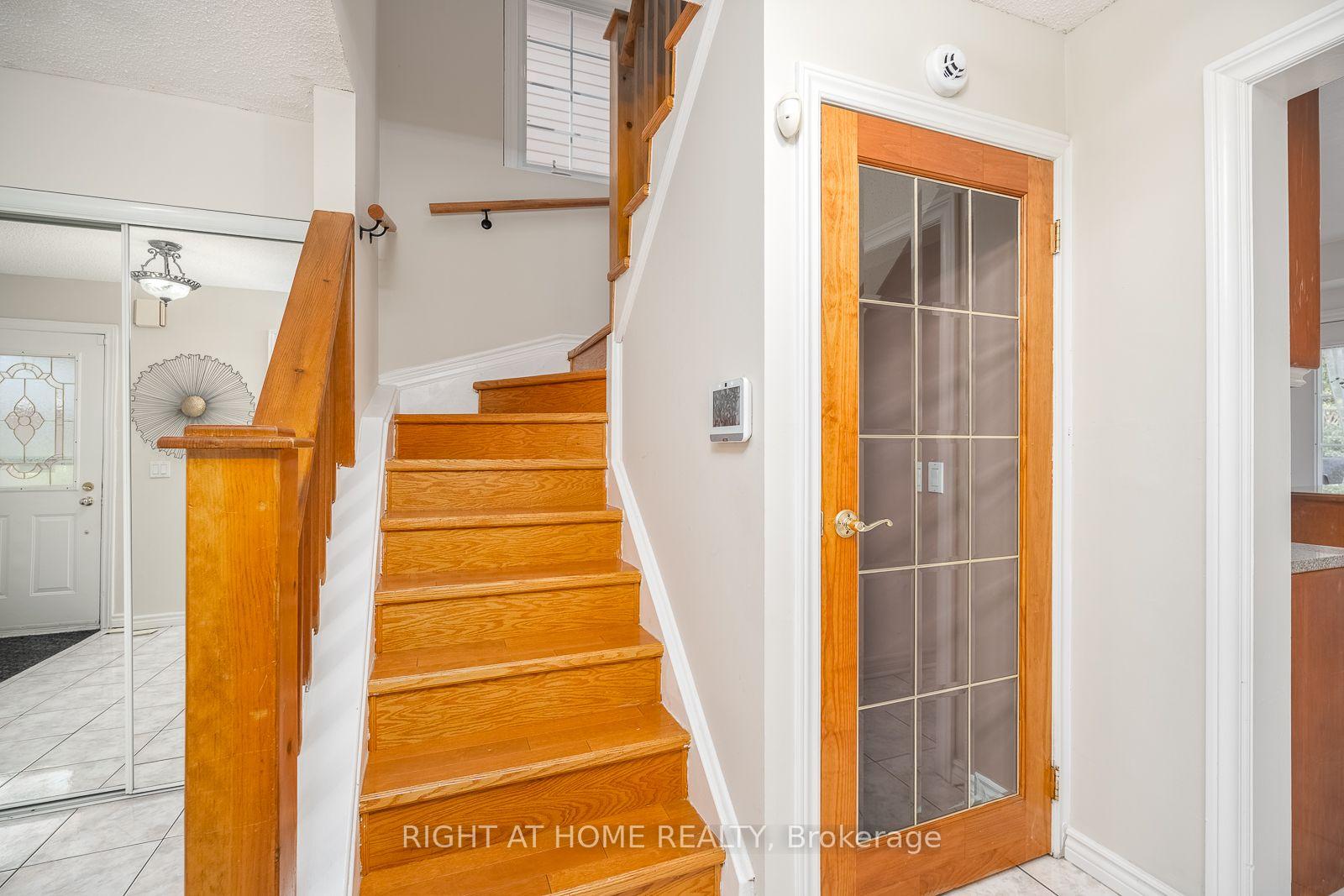 Photo 38 of 54 Niagara Place, Brampton, Westgate — HOMEH