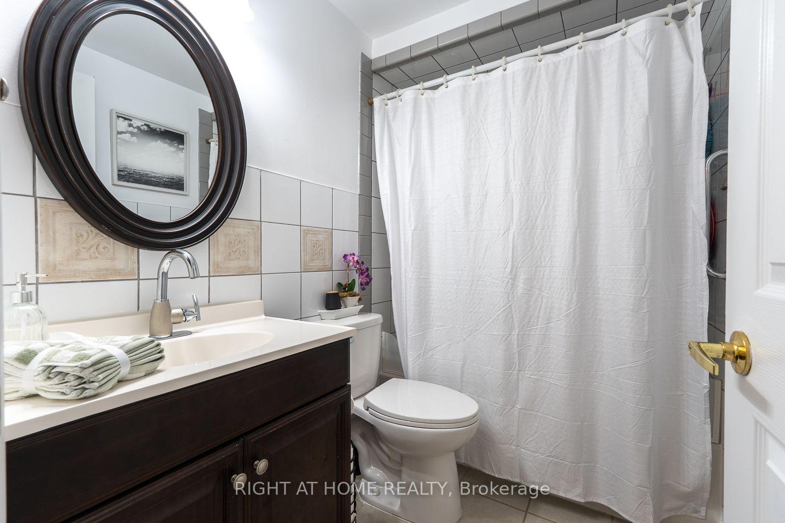 Photo 63 of 54 Niagara Place, Brampton, Westgate — HOMEH