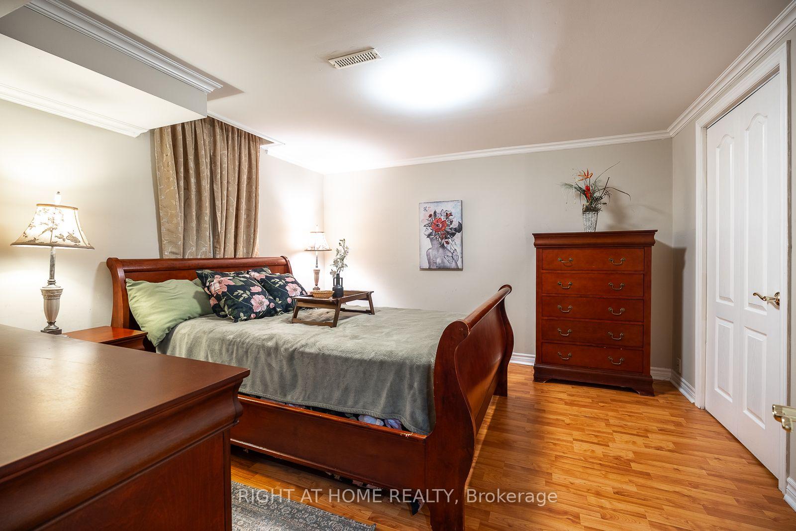 Photo 73 of 54 Niagara Place, Brampton, Westgate — HOMEH