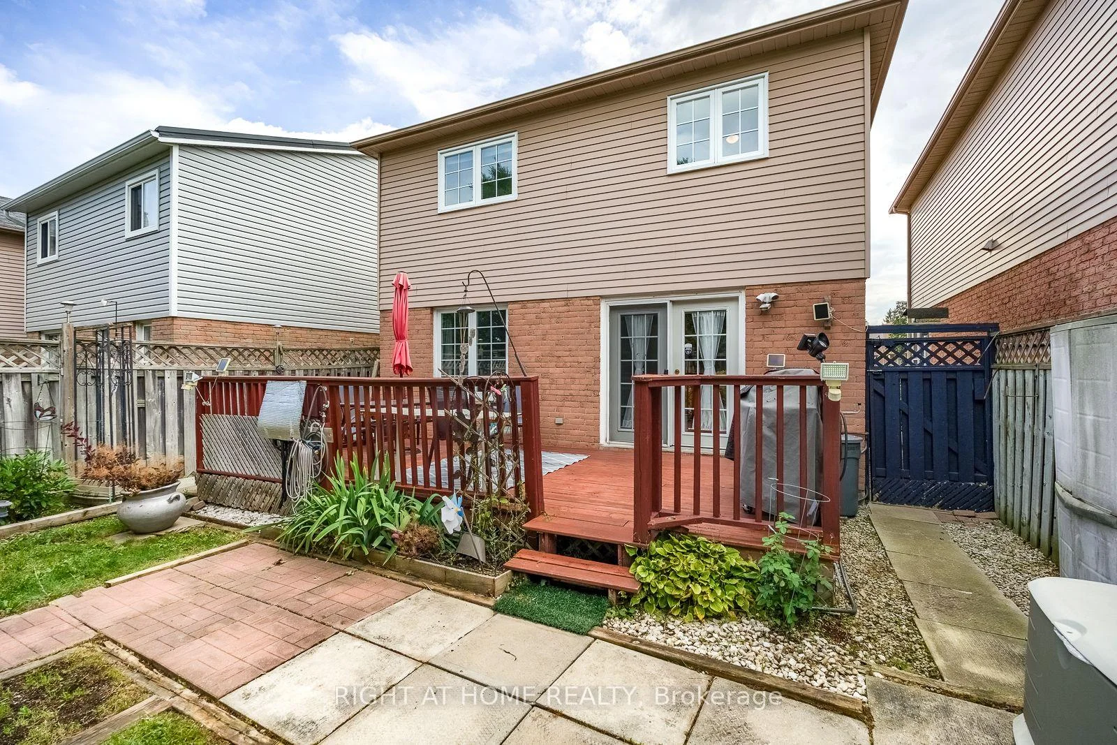 Photo 6 of 54 Niagara Place, Brampton, Westgate — HOMEH