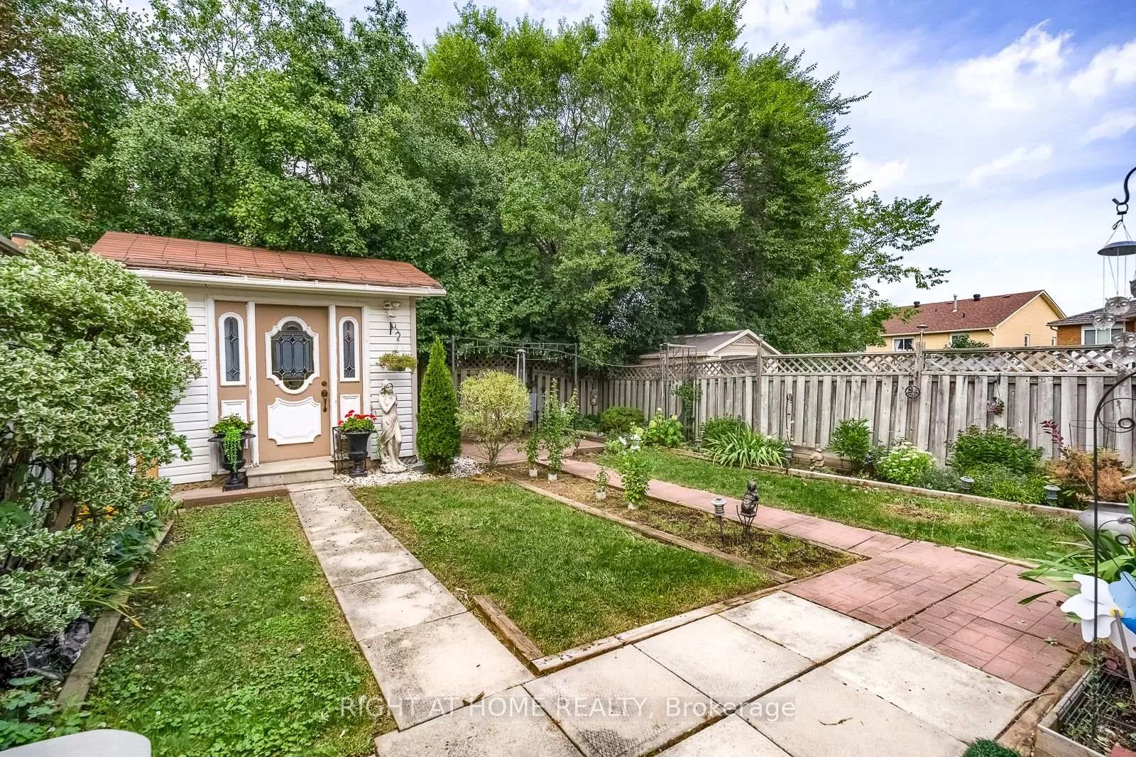 Photo 17 of 54 Niagara Place, Brampton, Westgate — HOMEH