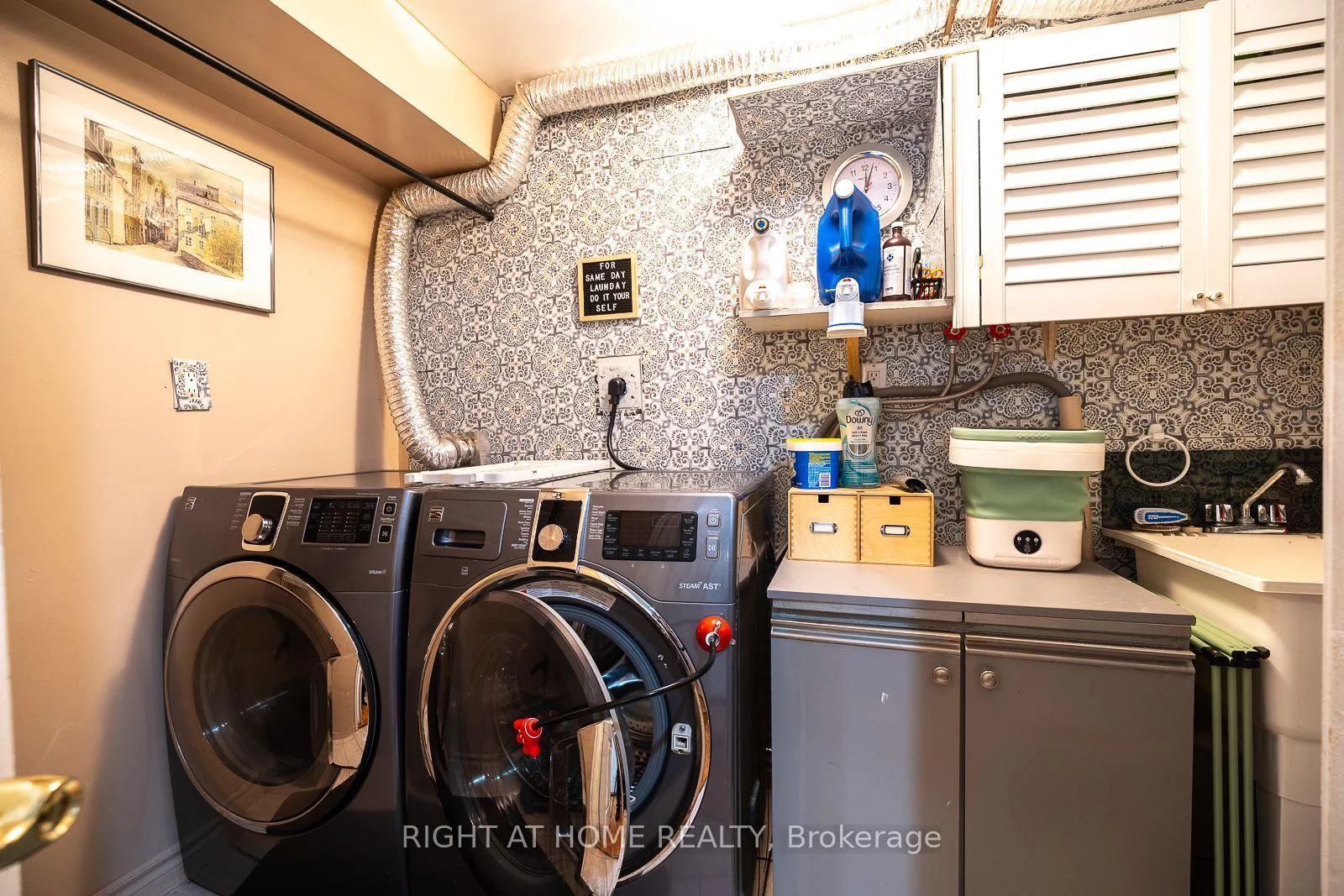 Photo 25 of 54 Niagara Place, Brampton, Westgate — HOMEH