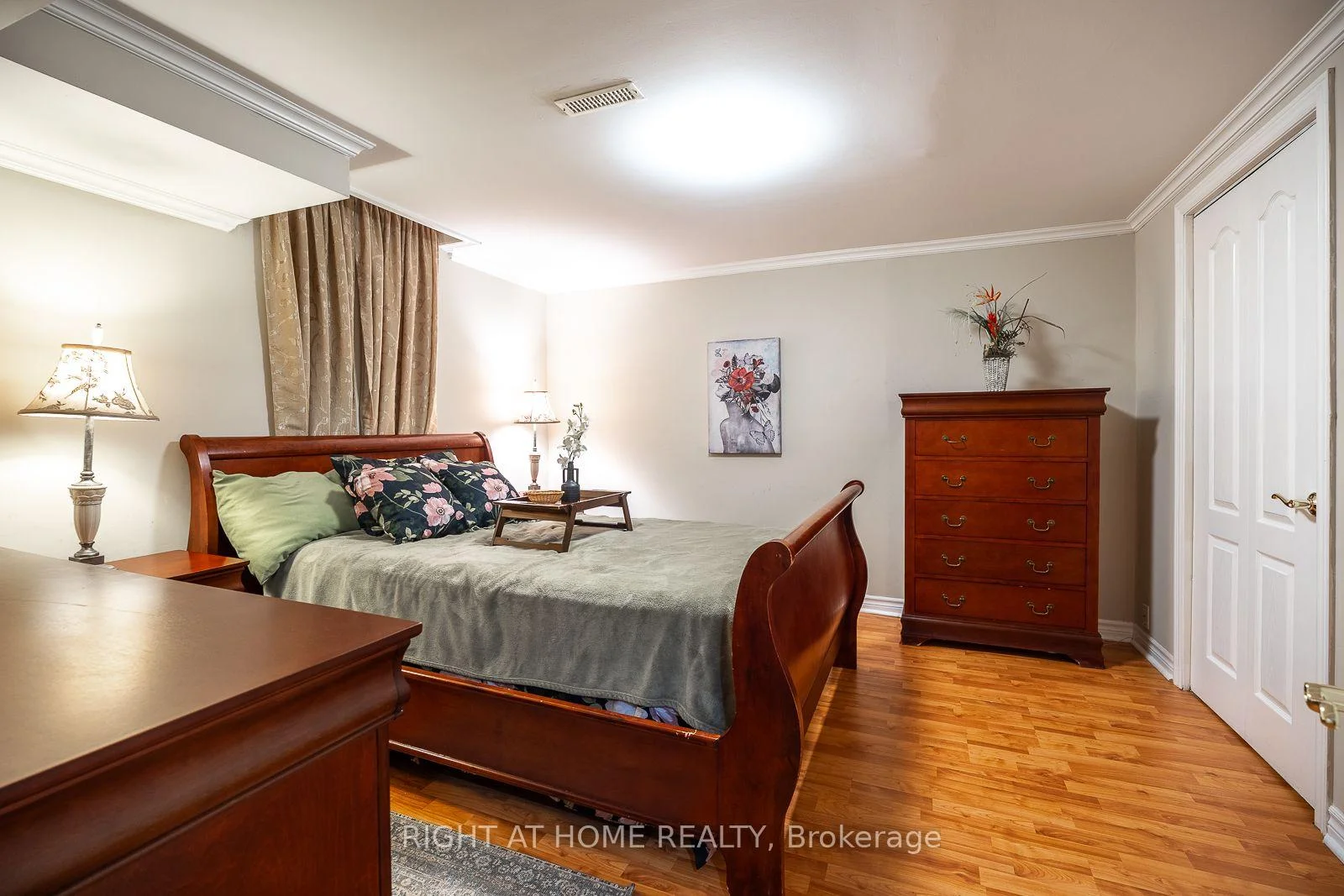 Photo 31 of 54 Niagara Place, Brampton, Westgate — HOMEH