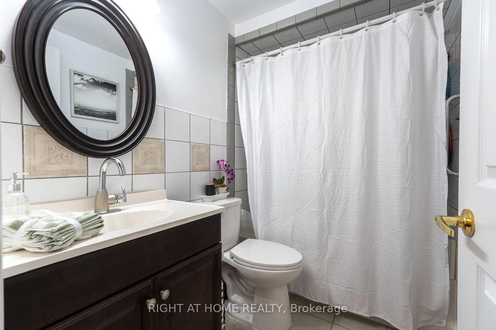 Photo 41 of 54 Niagara Place, Brampton, Westgate — HOMEH