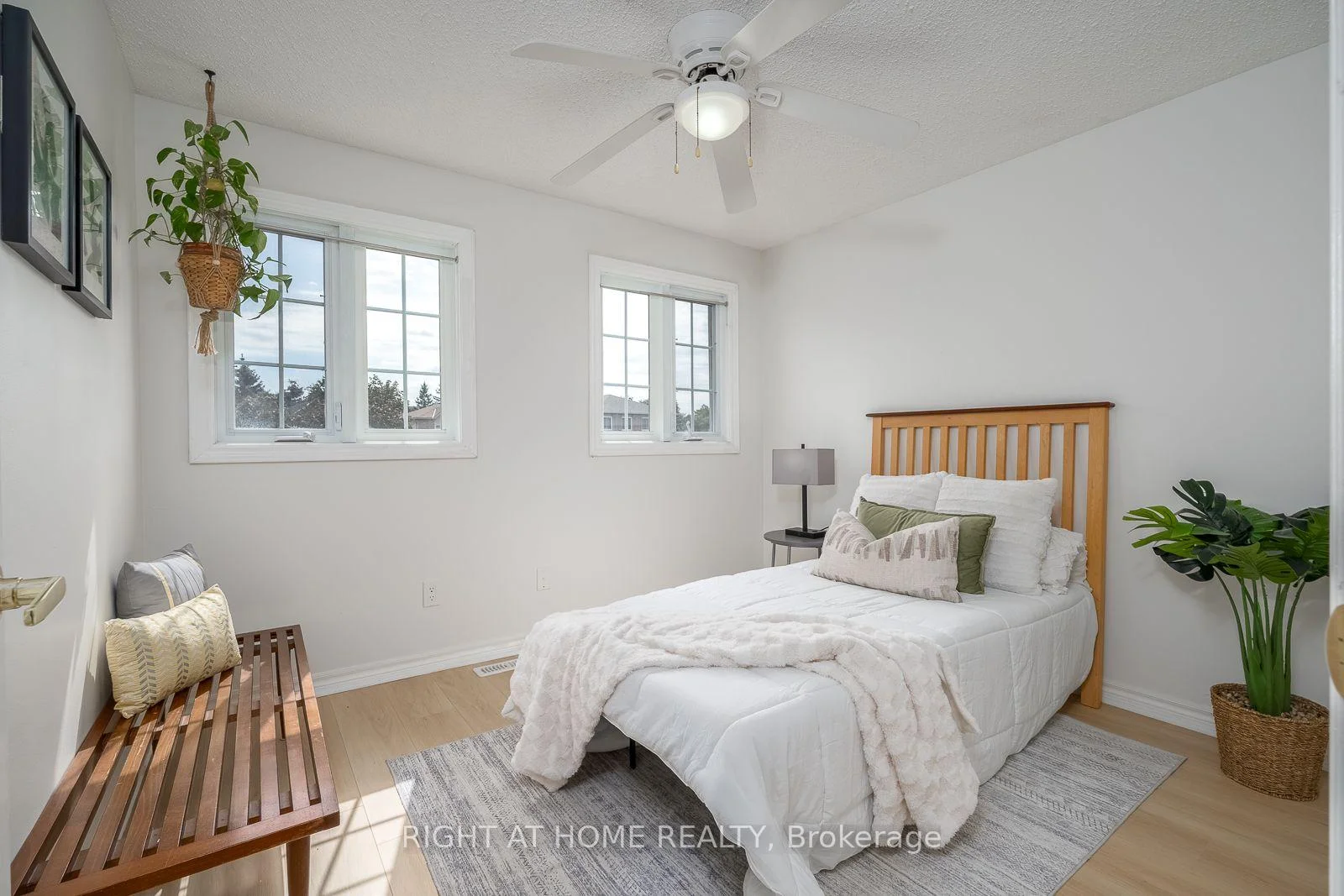 Photo 45 of 54 Niagara Place, Brampton, Westgate — HOMEH