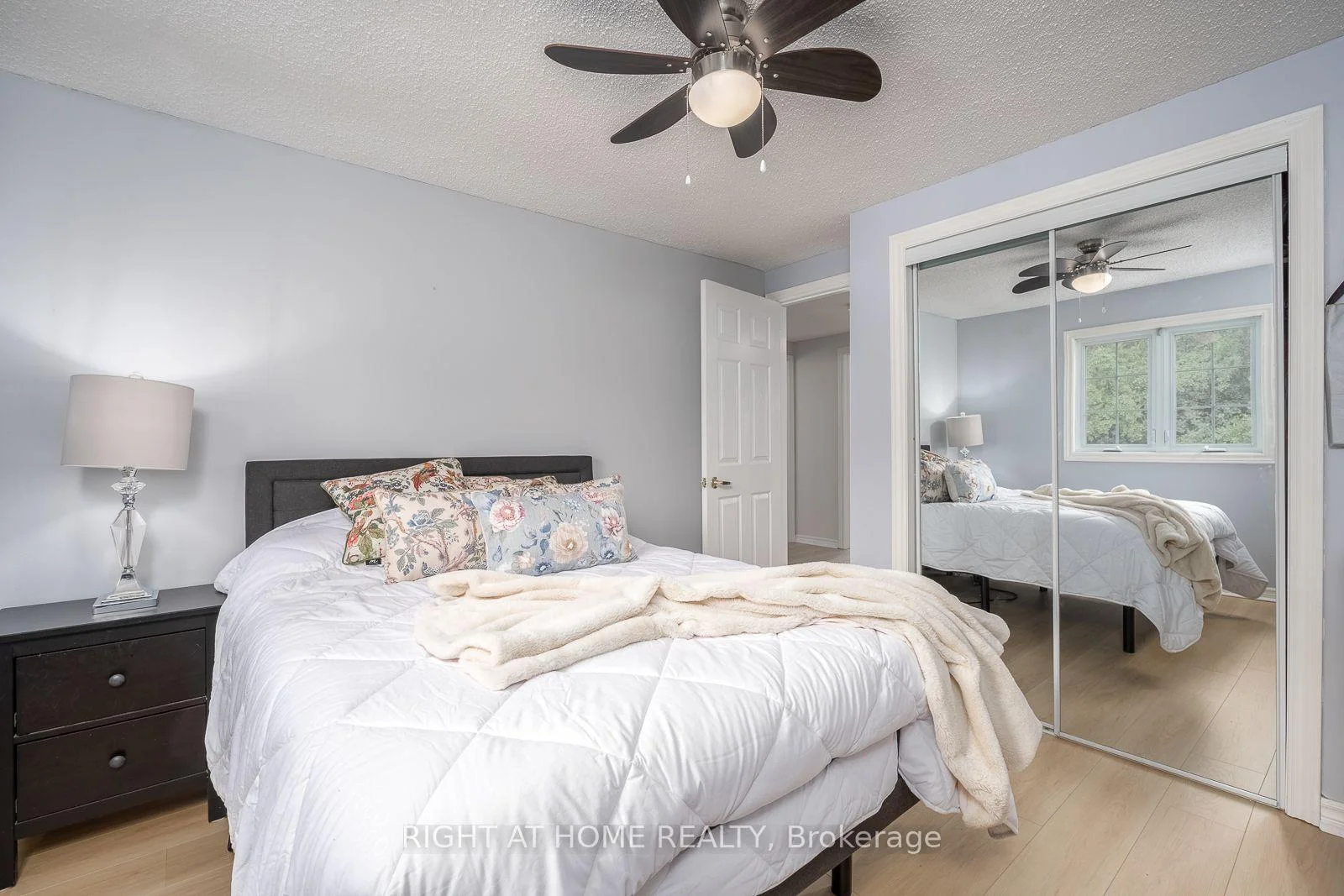 Photo 47 of 54 Niagara Place, Brampton, Westgate — HOMEH