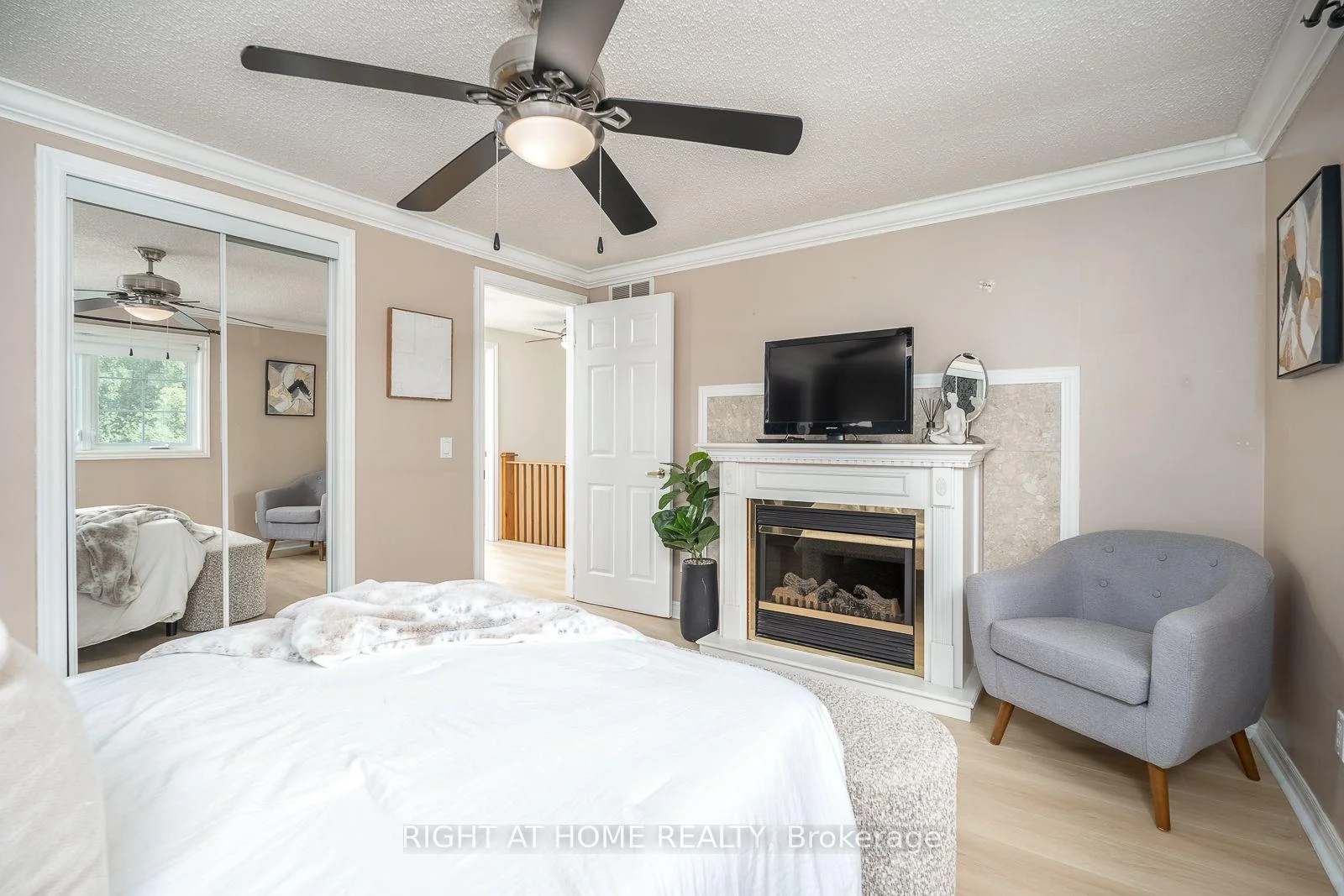 Photo 56 of 54 Niagara Place, Brampton, Westgate — HOMEH