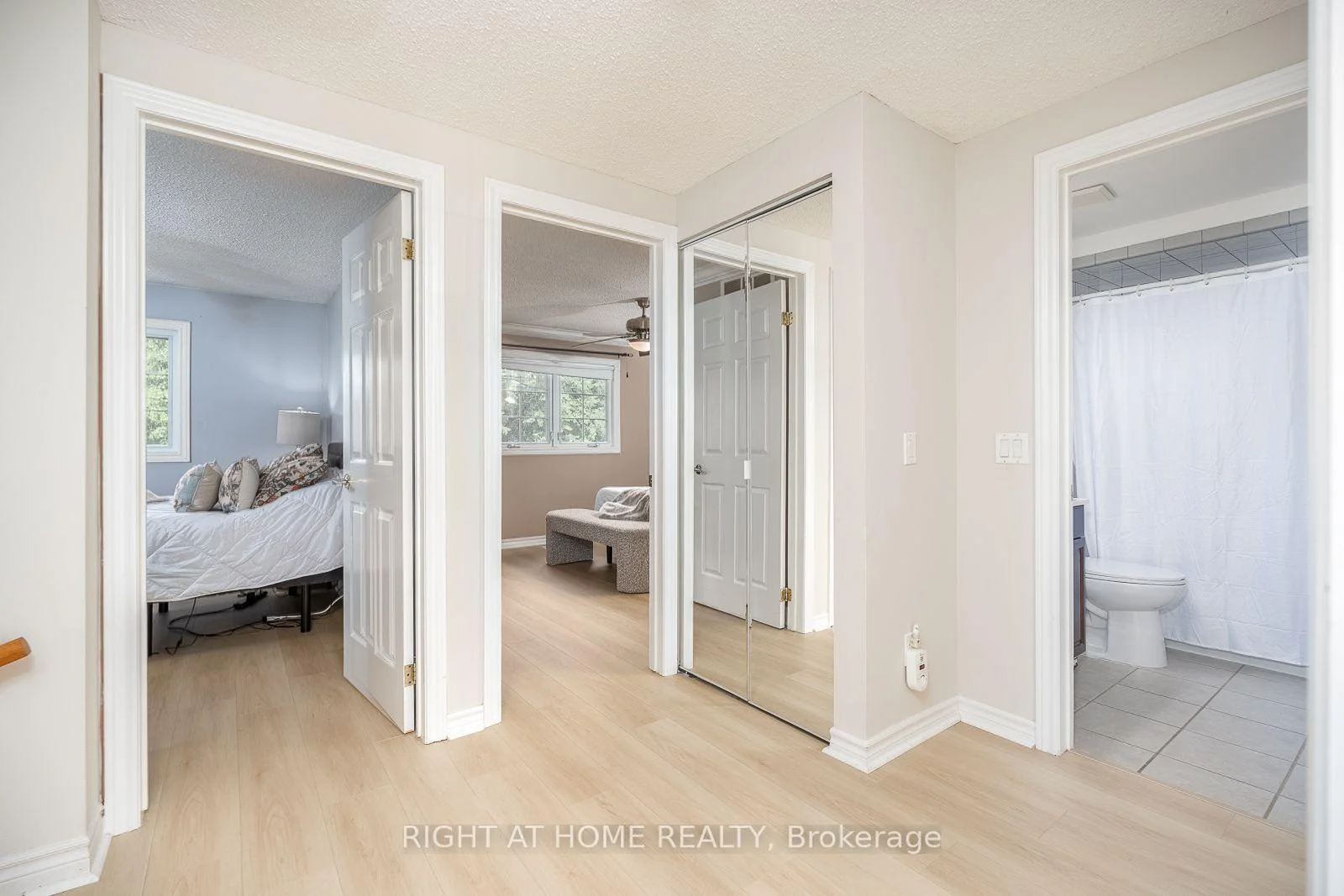 Photo 64 of 54 Niagara Place, Brampton, Westgate — HOMEH