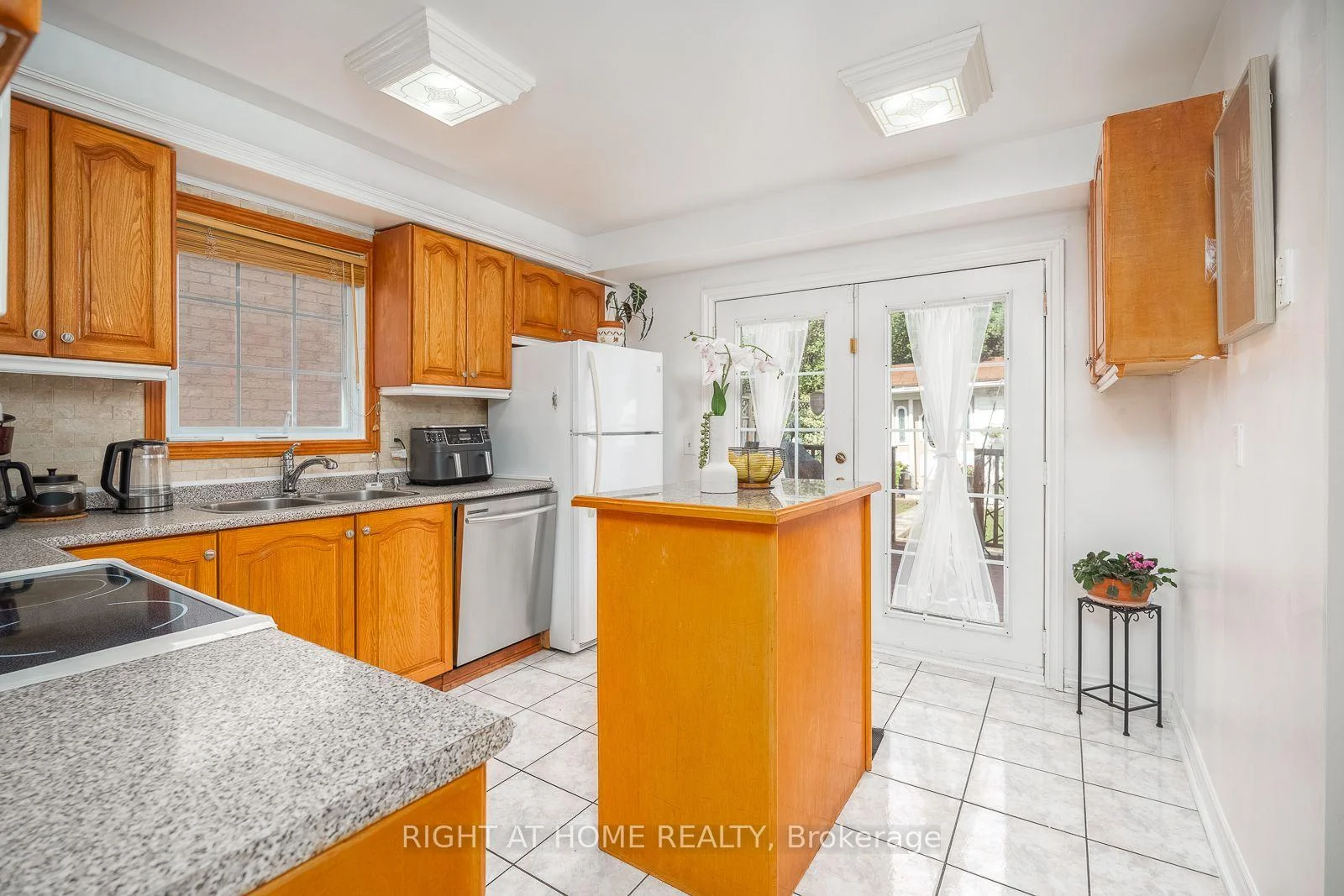 Photo 76 of 54 Niagara Place, Brampton, Westgate — HOMEH