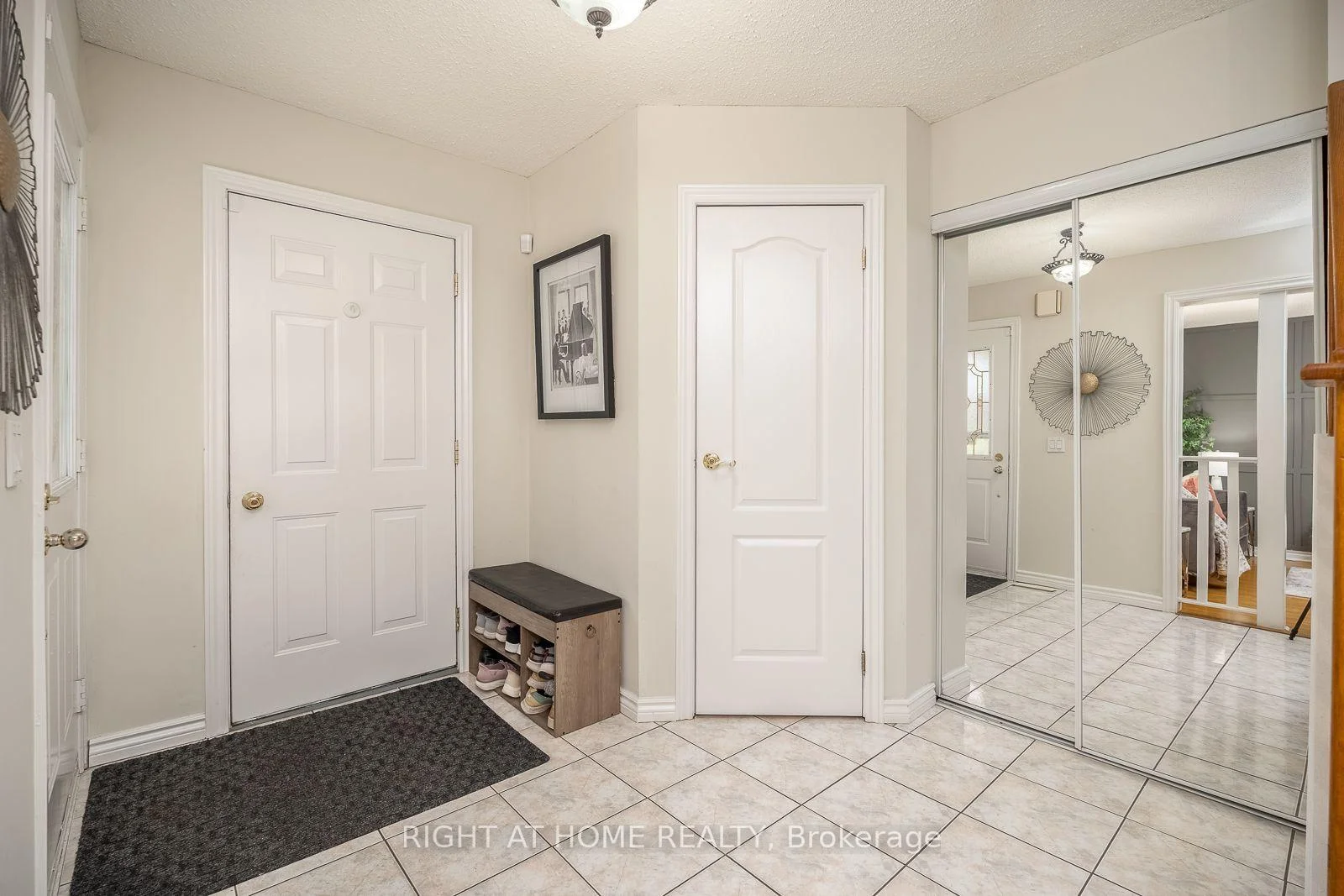 Photo 92 of 54 Niagara Place, Brampton, Westgate — HOMEH