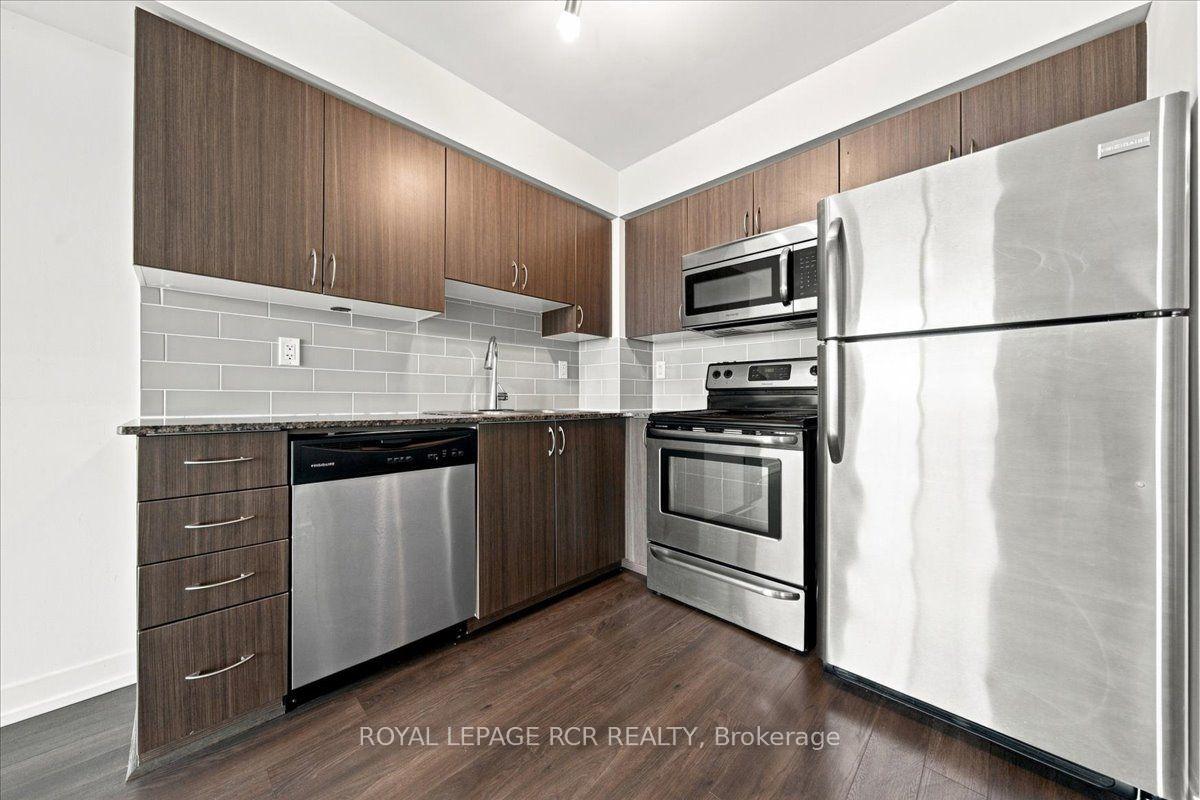 Photo 7 of Unit 908, 812 Lansdowne Avenue, Toronto, Dovercourt-Wallace Emerson-Junction — HOMEH