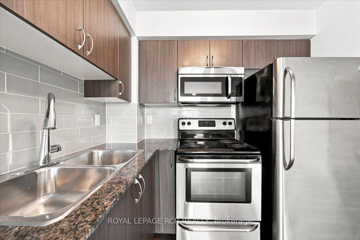 Photo 8 of Unit 908, 812 Lansdowne Avenue, Toronto, Dovercourt-Wallace Emerson-Junction — HOMEH