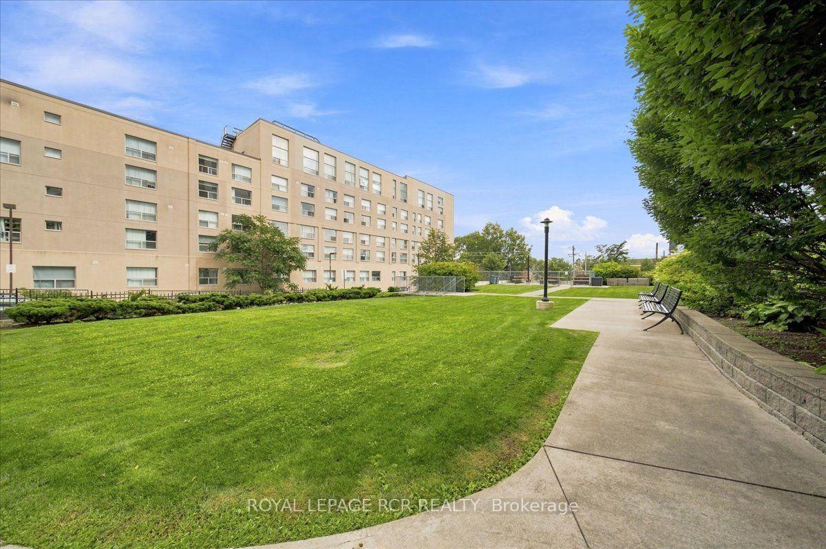 Photo 31 of Unit 908, 812 Lansdowne Avenue, Toronto, Dovercourt-Wallace Emerson-Junction — HOMEH