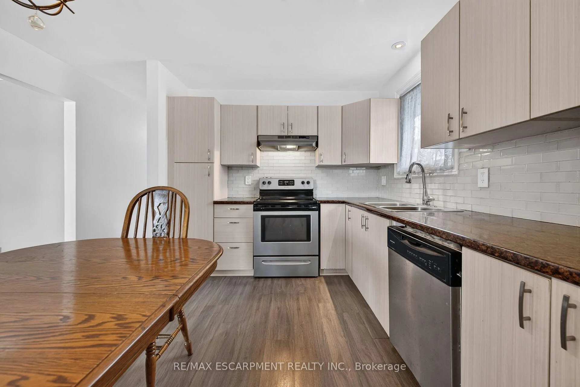 Photo 19 of 93 Nugent Drive, Hamilton, Kentley — HOMEH