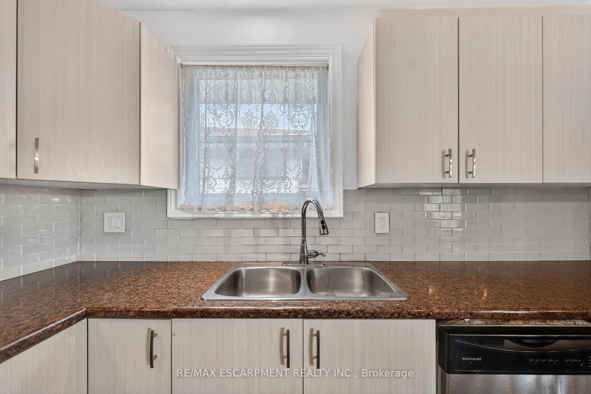 Photo 61 of 93 Nugent Drive, Hamilton, Kentley — HOMEH
