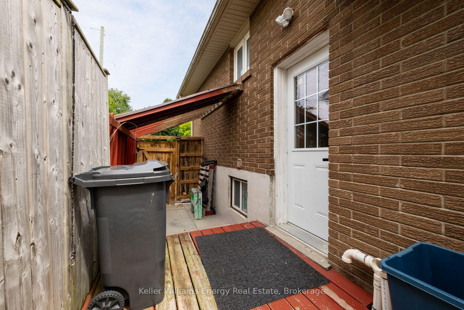 Photo 3 of Unit Lower, 566 Dean Avenue, Oshawa, Donevan — HOMEH