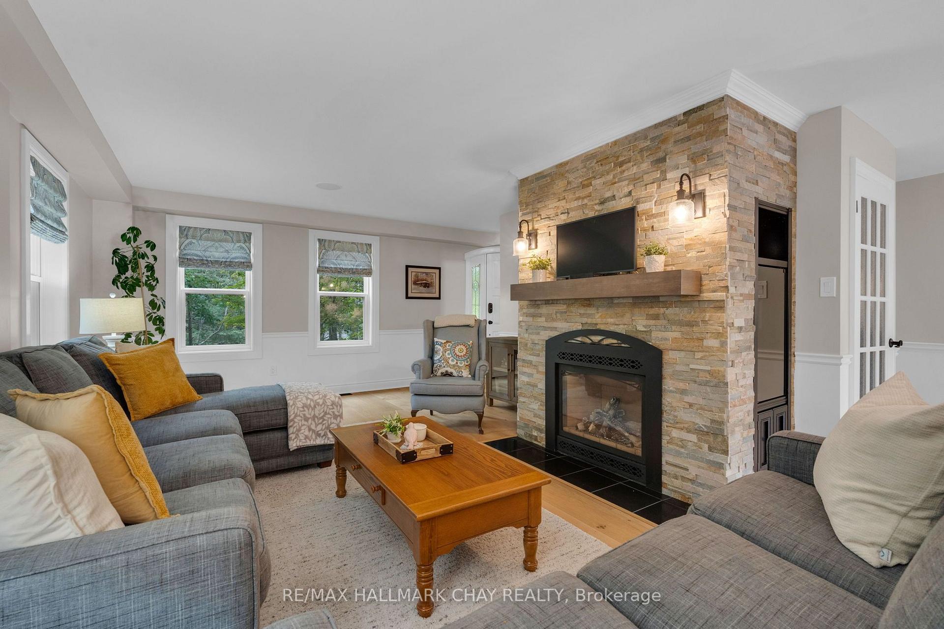 Photo 10 of 9 Bridle Path, Oro-Medonte, Horseshoe Valley — HOMEH
