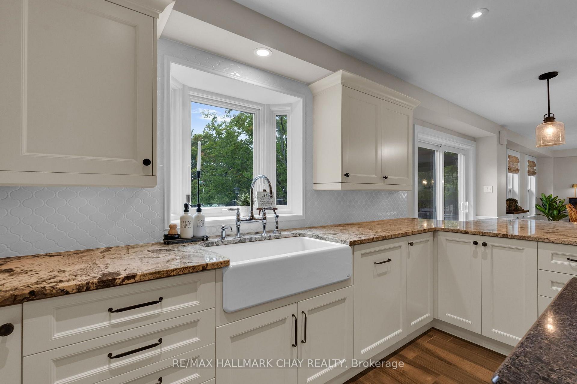 Photo 16 of 9 Bridle Path, Oro-Medonte, Horseshoe Valley — HOMEH