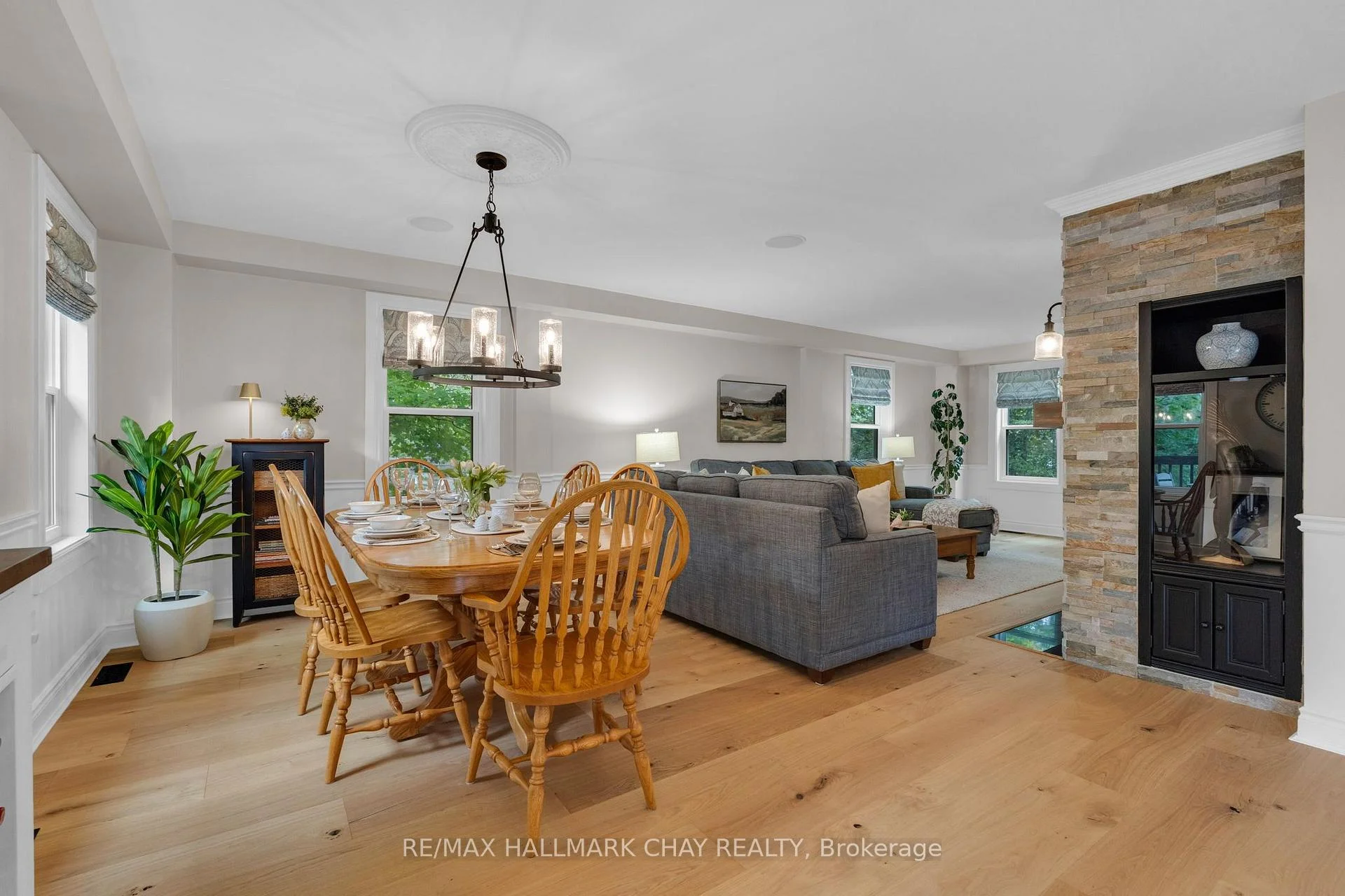 Photo 17 of 9 Bridle Path, Oro-Medonte, Horseshoe Valley — HOMEH