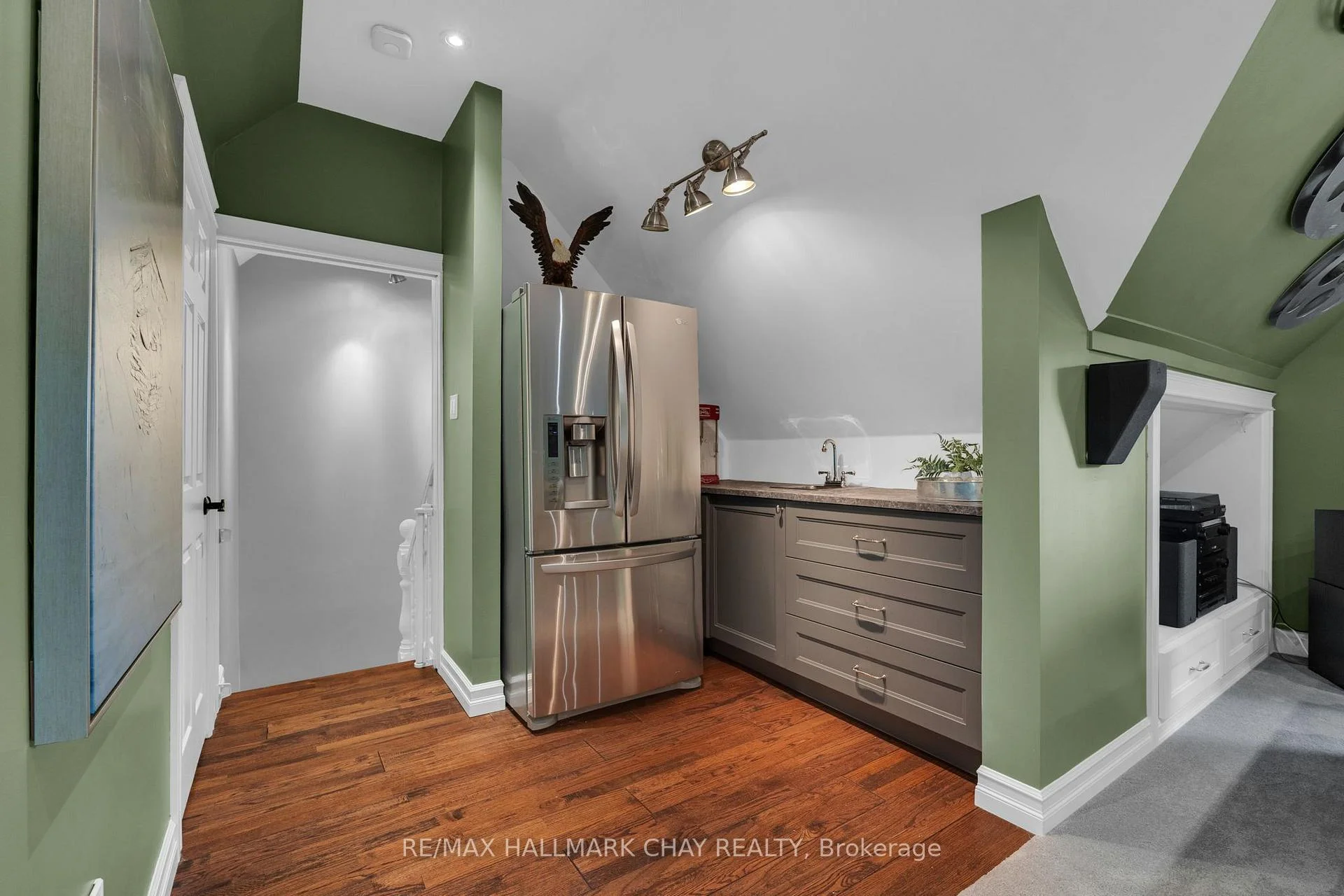 Photo 29 of 9 Bridle Path, Oro-Medonte, Horseshoe Valley — HOMEH