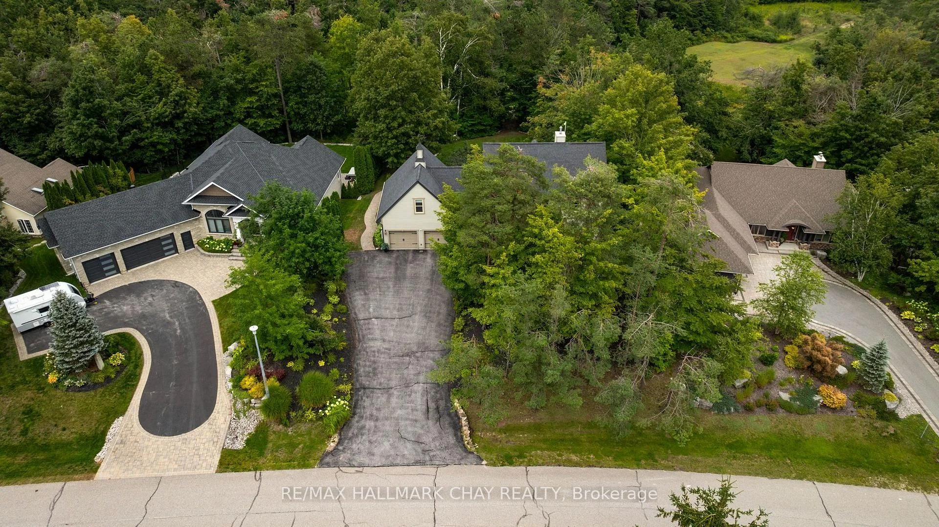 Photo 74 of 9 Bridle Path, Oro-Medonte, Horseshoe Valley — HOMEH