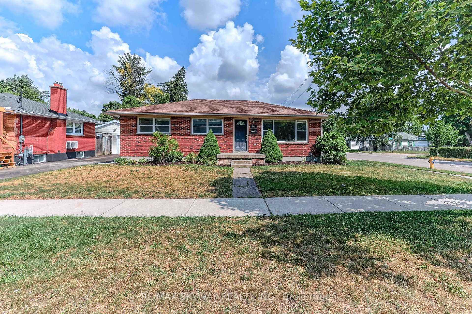 Photo 2 of 724 Brant Street, London, East C — HOMEH