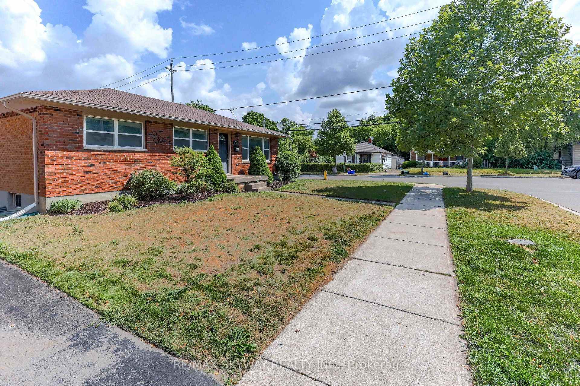 Photo 3 of 724 Brant Street, London, East C — HOMEH