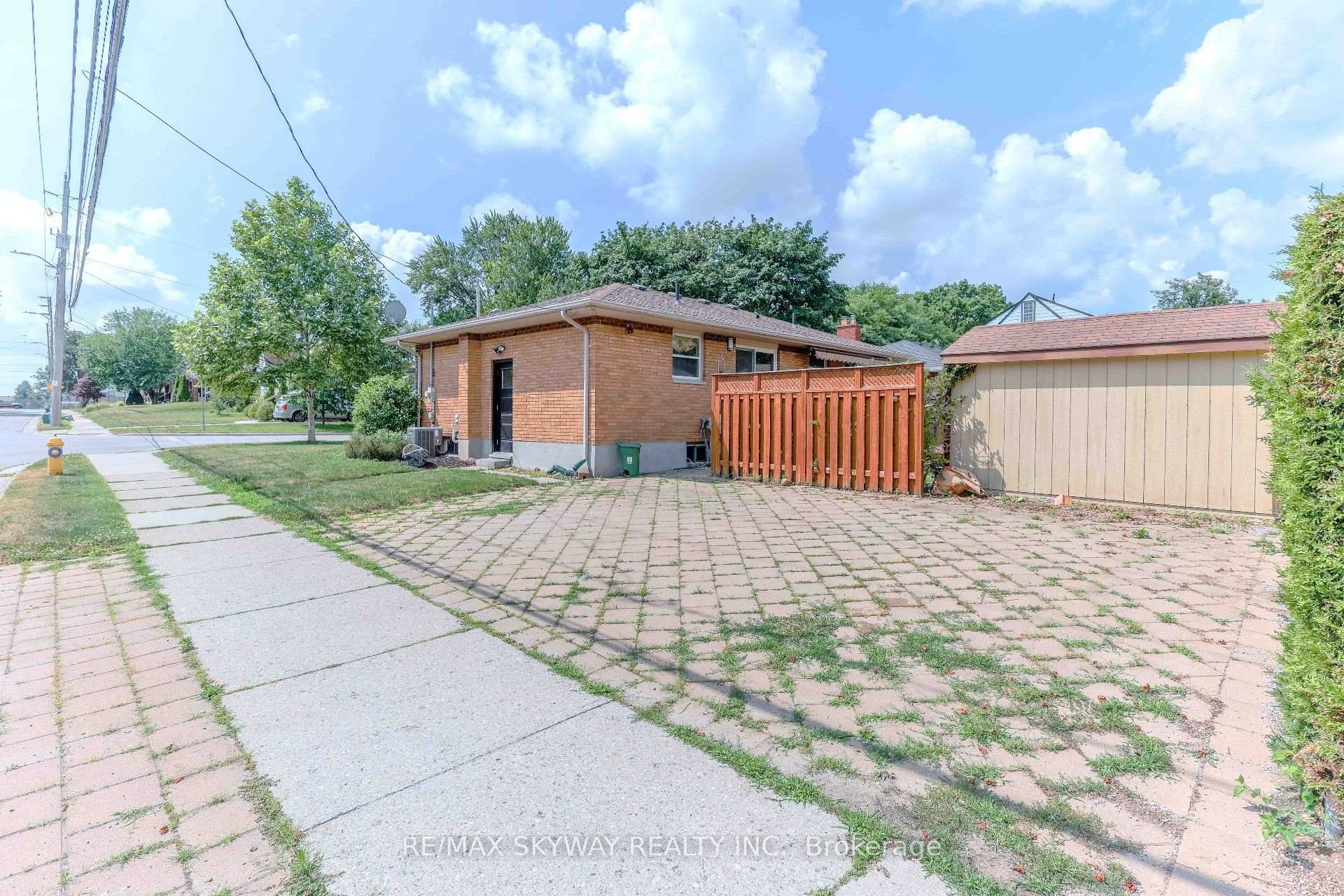 Photo 5 of 724 Brant Street, London, East C — HOMEH