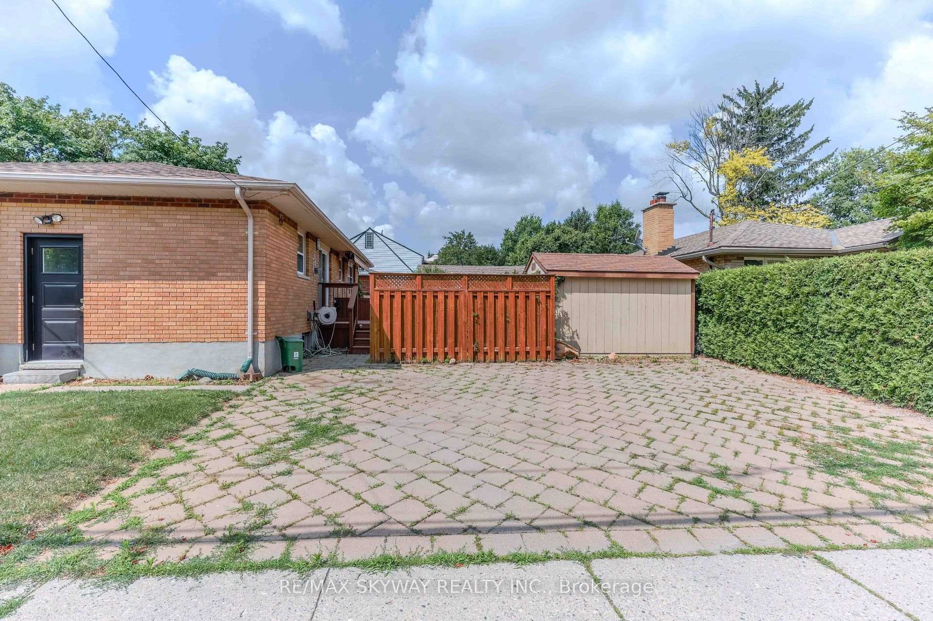 Photo 6 of 724 Brant Street, London, East C — HOMEH