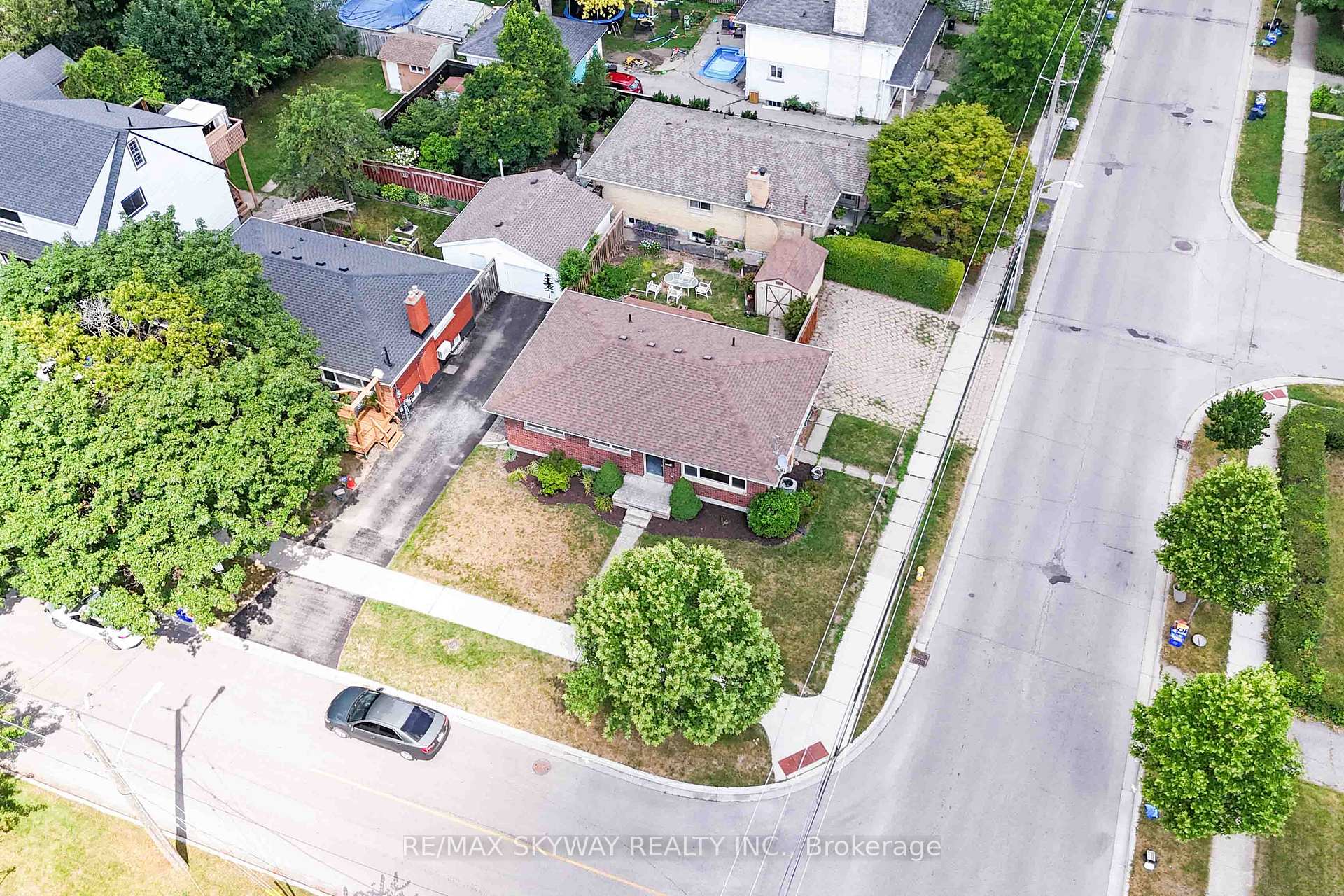 Photo 11 of 724 Brant Street, London, East C — HOMEH