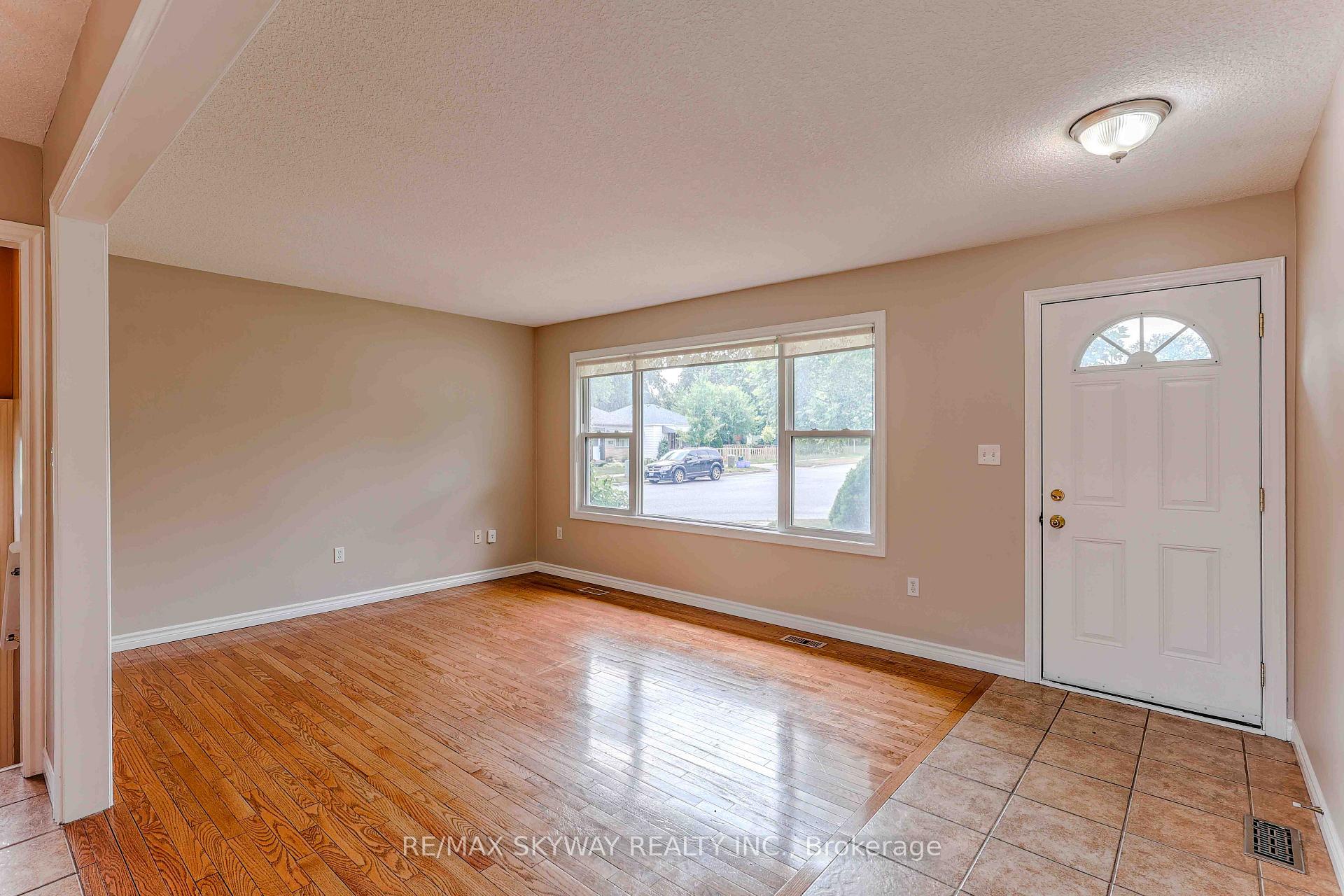 Photo 14 of 724 Brant Street, London, East C — HOMEH