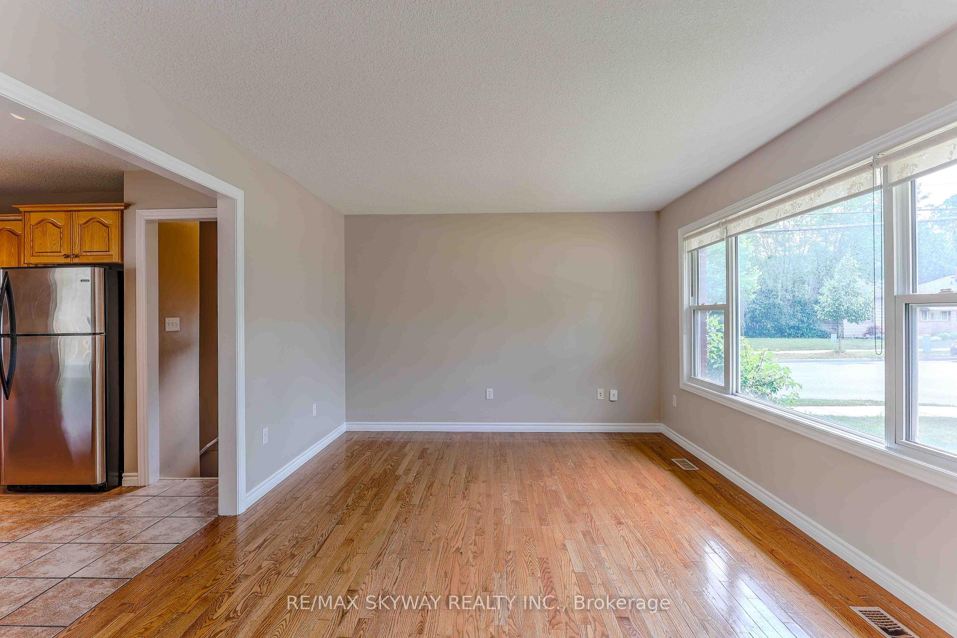 Photo 15 of 724 Brant Street, London, East C — HOMEH