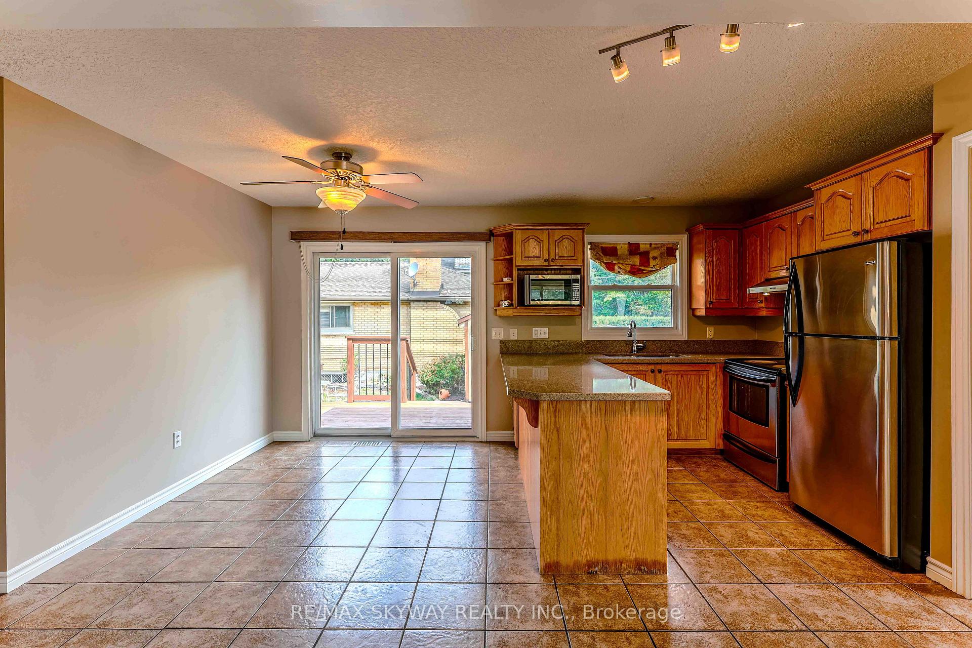 Photo 18 of 724 Brant Street, London, East C — HOMEH