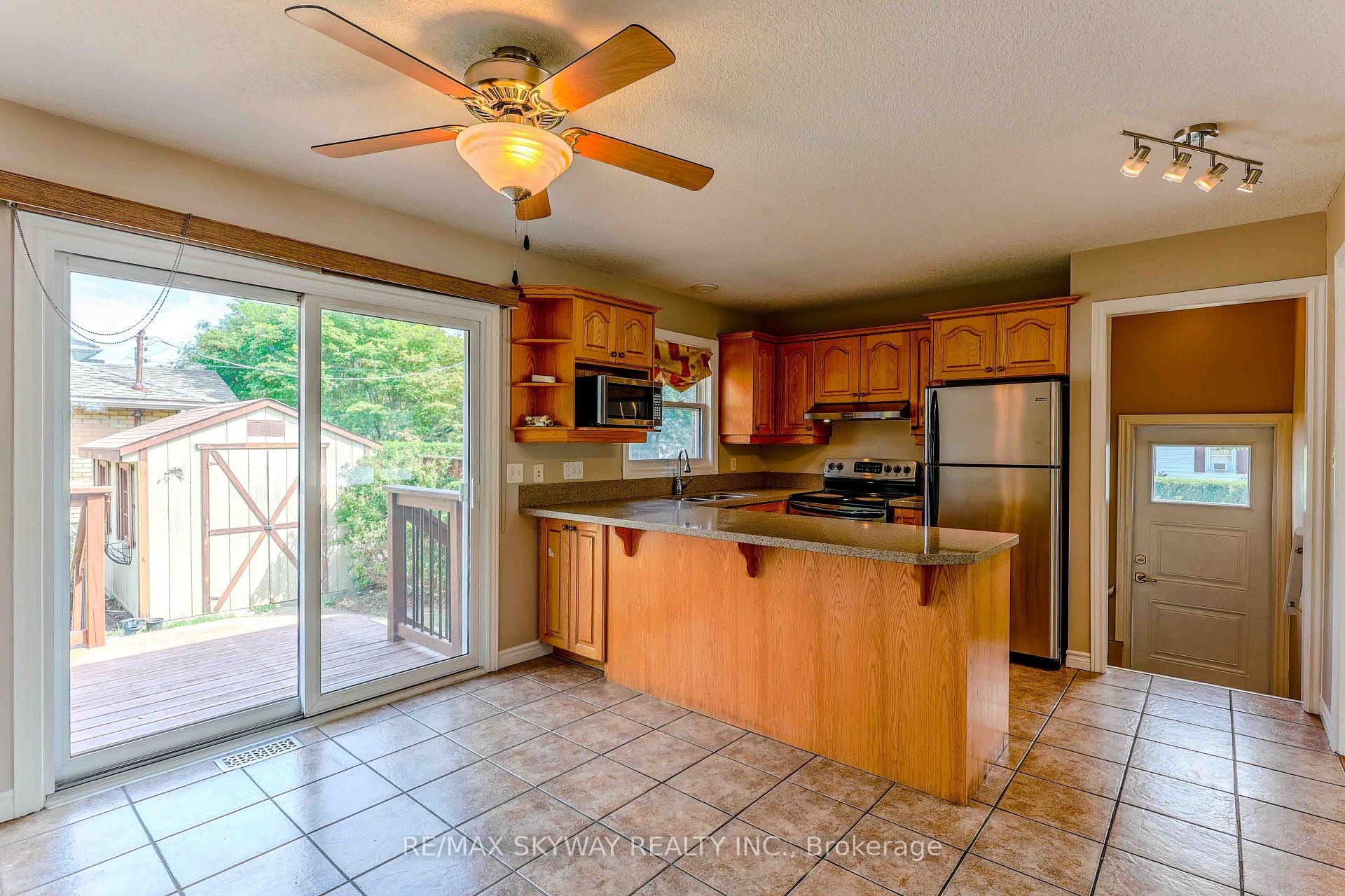 Photo 19 of 724 Brant Street, London, East C — HOMEH
