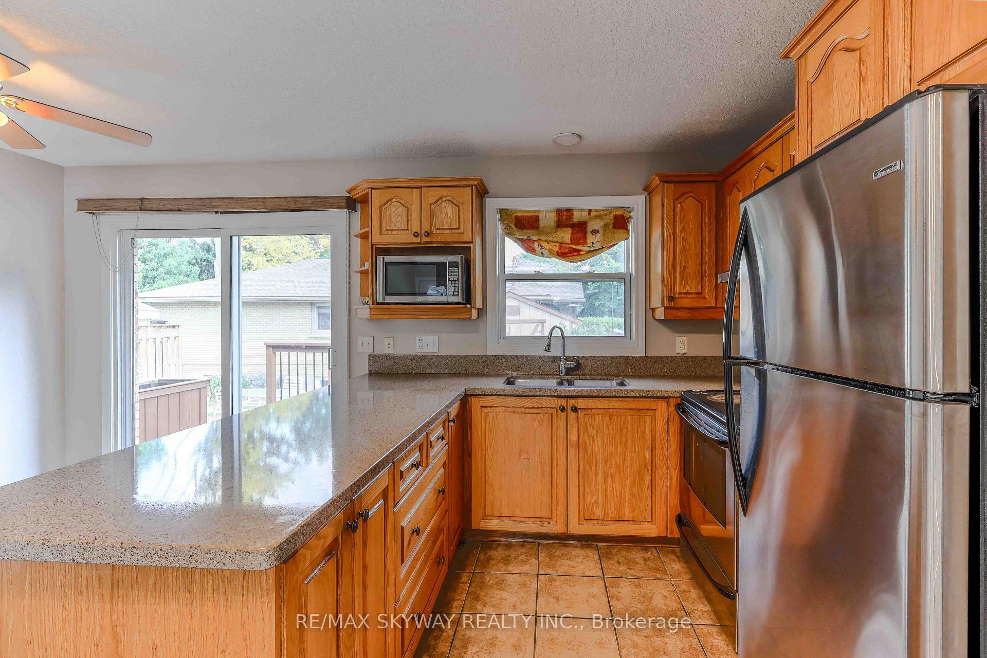 Photo 20 of 724 Brant Street, London, East C — HOMEH