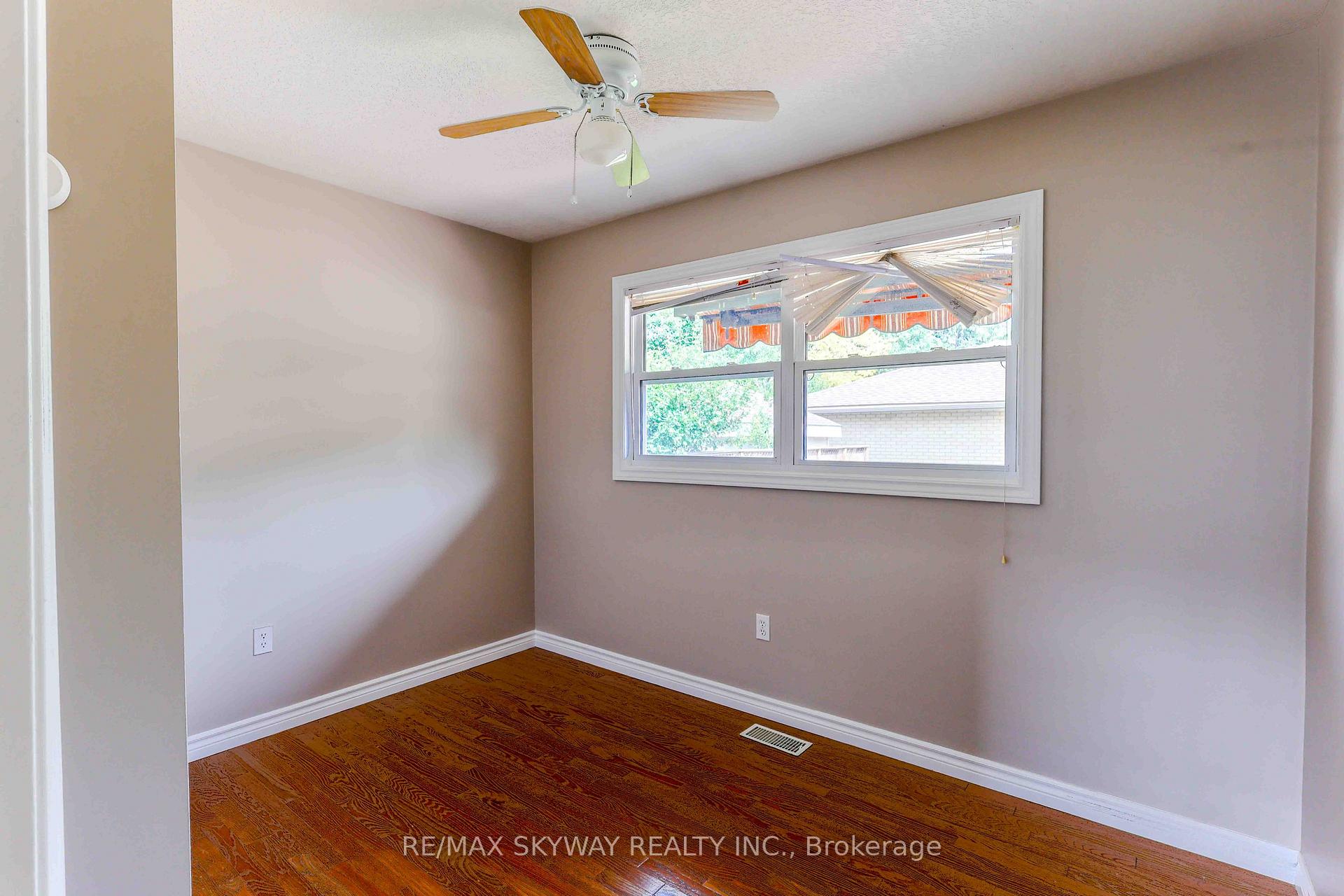 Photo 23 of 724 Brant Street, London, East C — HOMEH